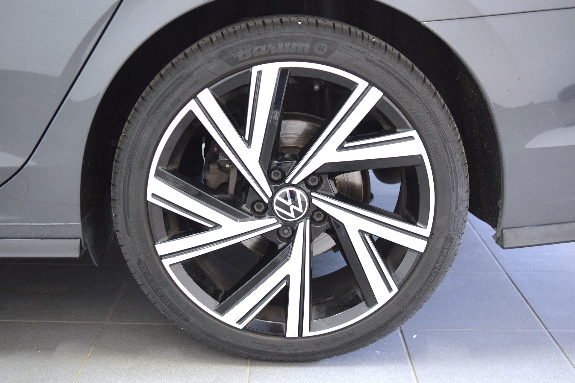 VW Golf Variant 2.0 TSI R-Line DSG 4Motion-image-15
