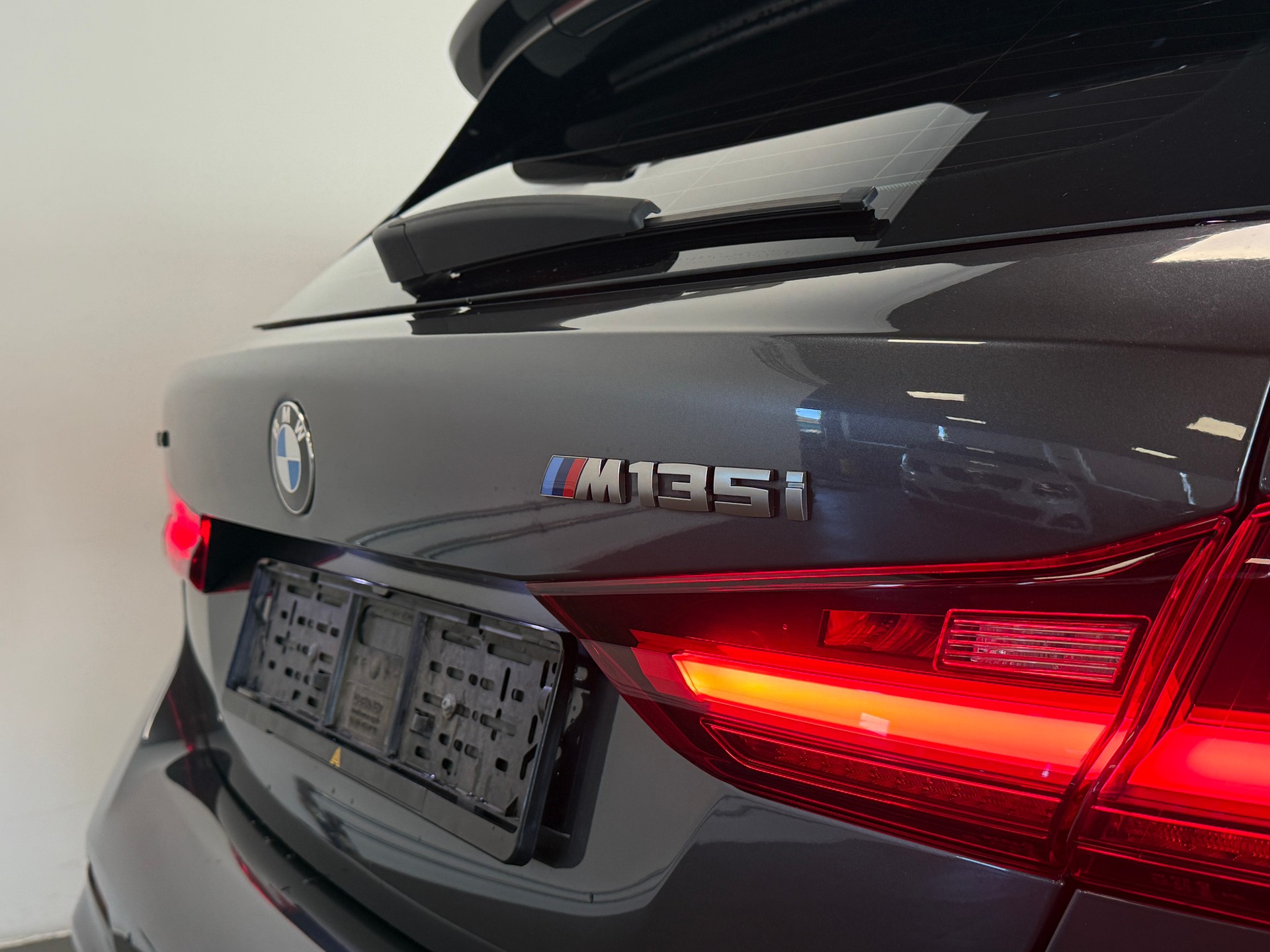 BMW M135i xDrive Steptronic *Panoramadach*-image-12