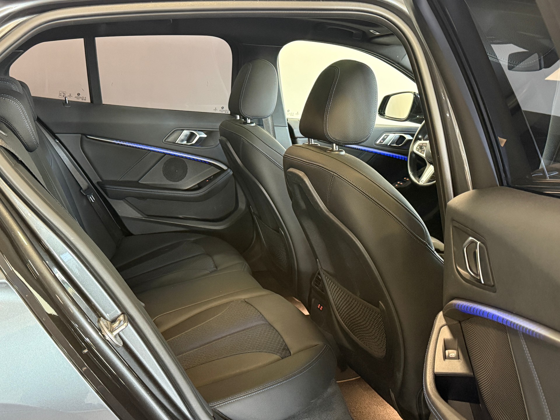 BMW M135i xDrive Steptronic *Panoramadach*-image-11