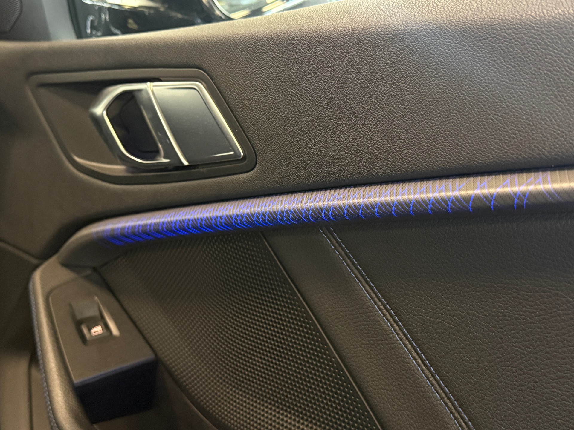 BMW M135i xDrive Steptronic *Panoramadach*-image-9