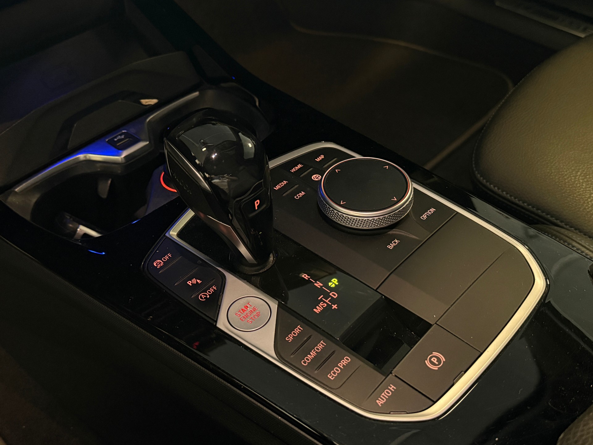 BMW M135i xDrive Steptronic *Panoramadach*-image-7