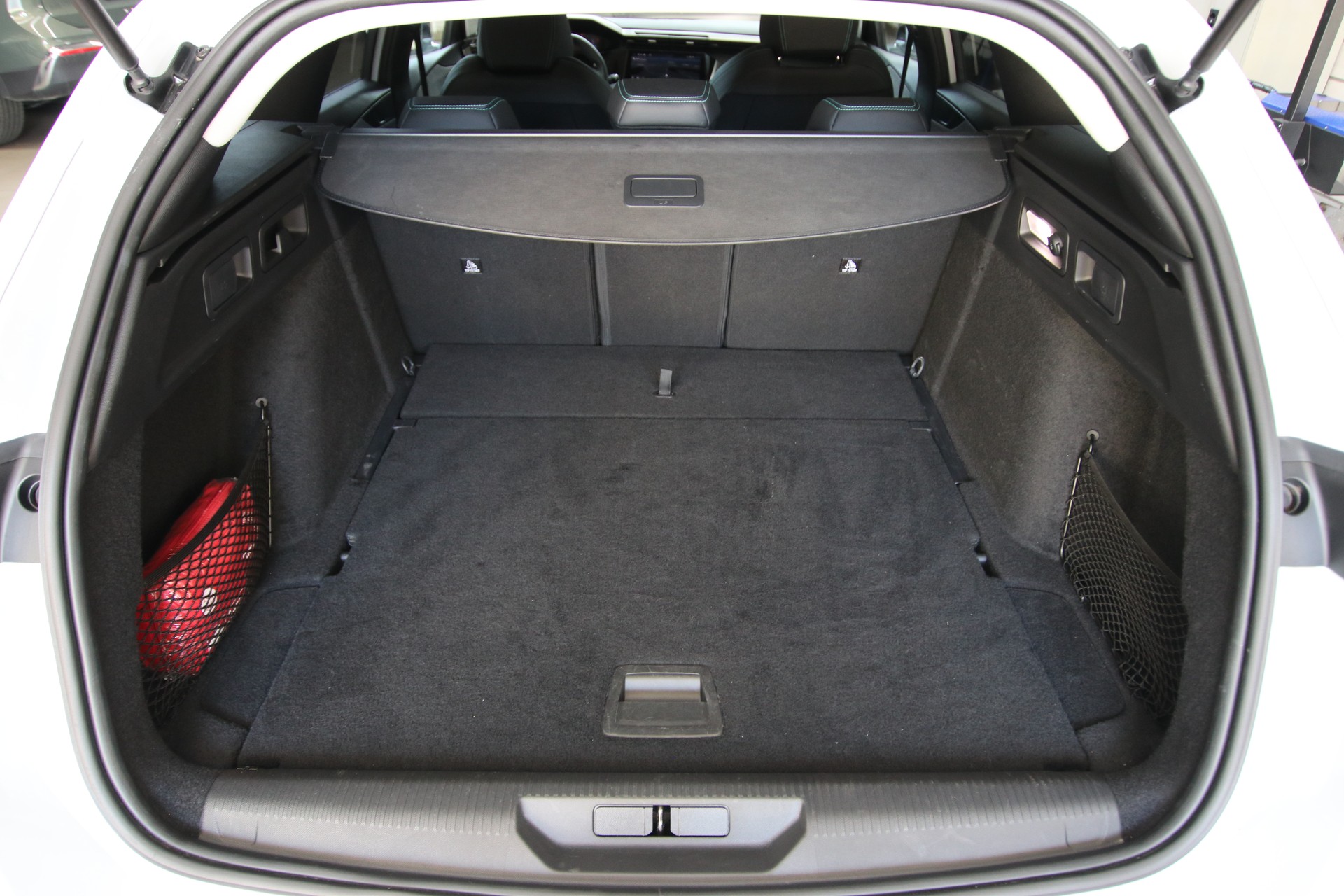 PEUGEOT 308 SW 1.2 Pure Tech Allure EAT8-image-15