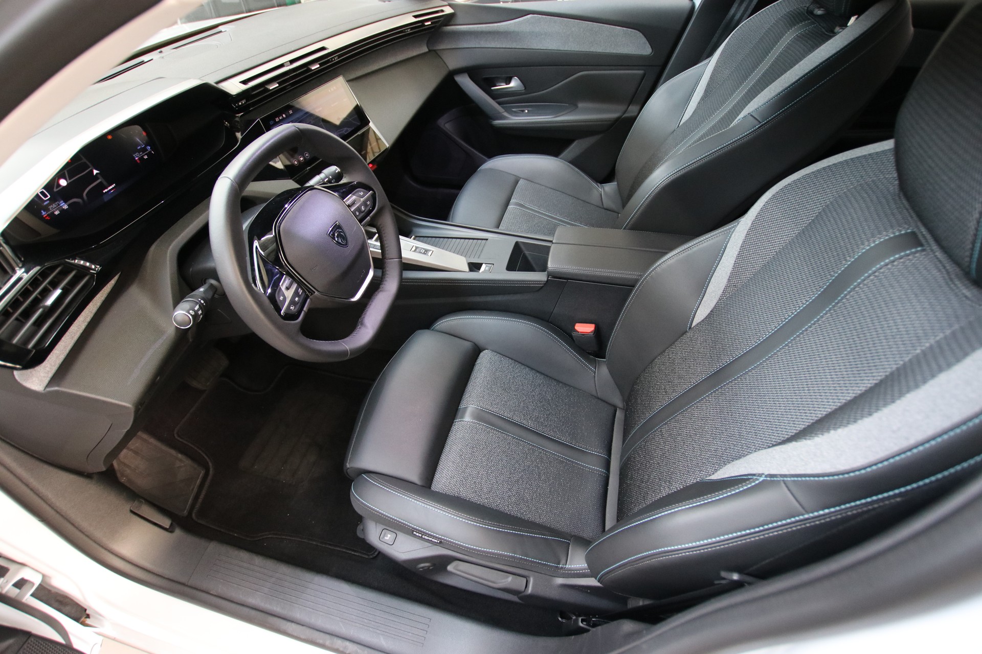 PEUGEOT 308 SW 1.2 Pure Tech Allure EAT8-image-11