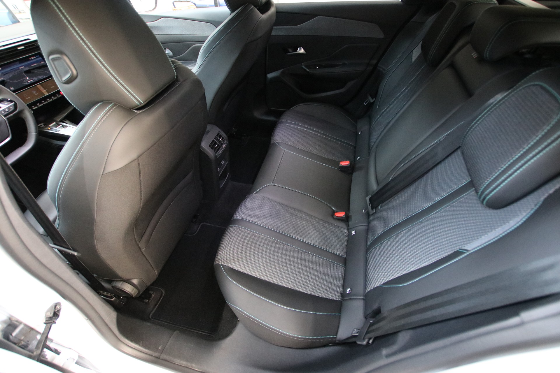 PEUGEOT 308 SW 1.2 Pure Tech Allure EAT8-image-13