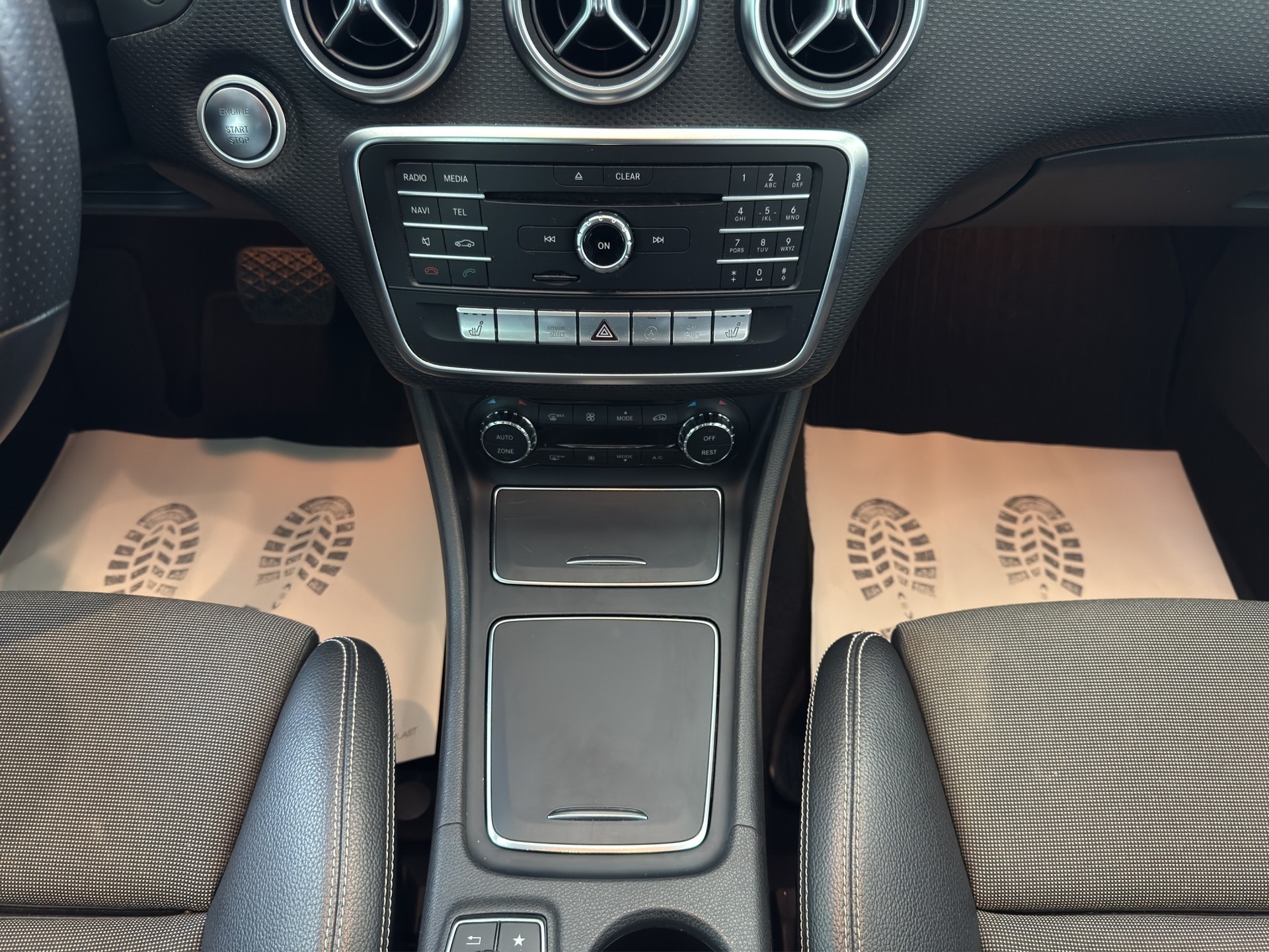 MERCEDES-BENZ A 200 Style 7G-DCT-image-10