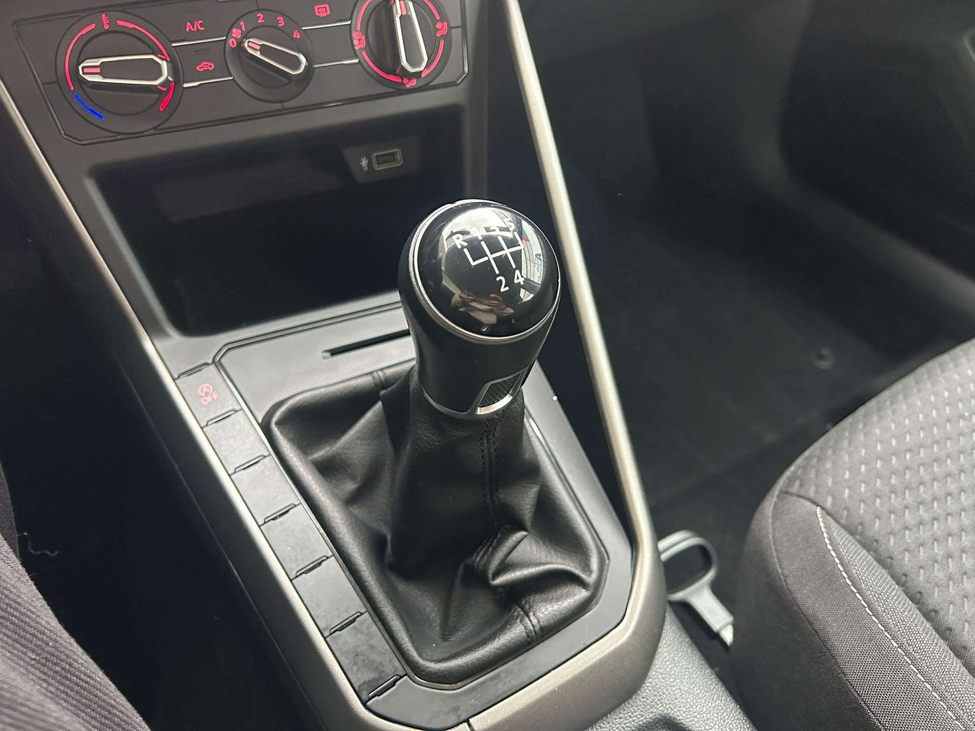 VW Polo 1.0 TSI BMT Trendline-image-11