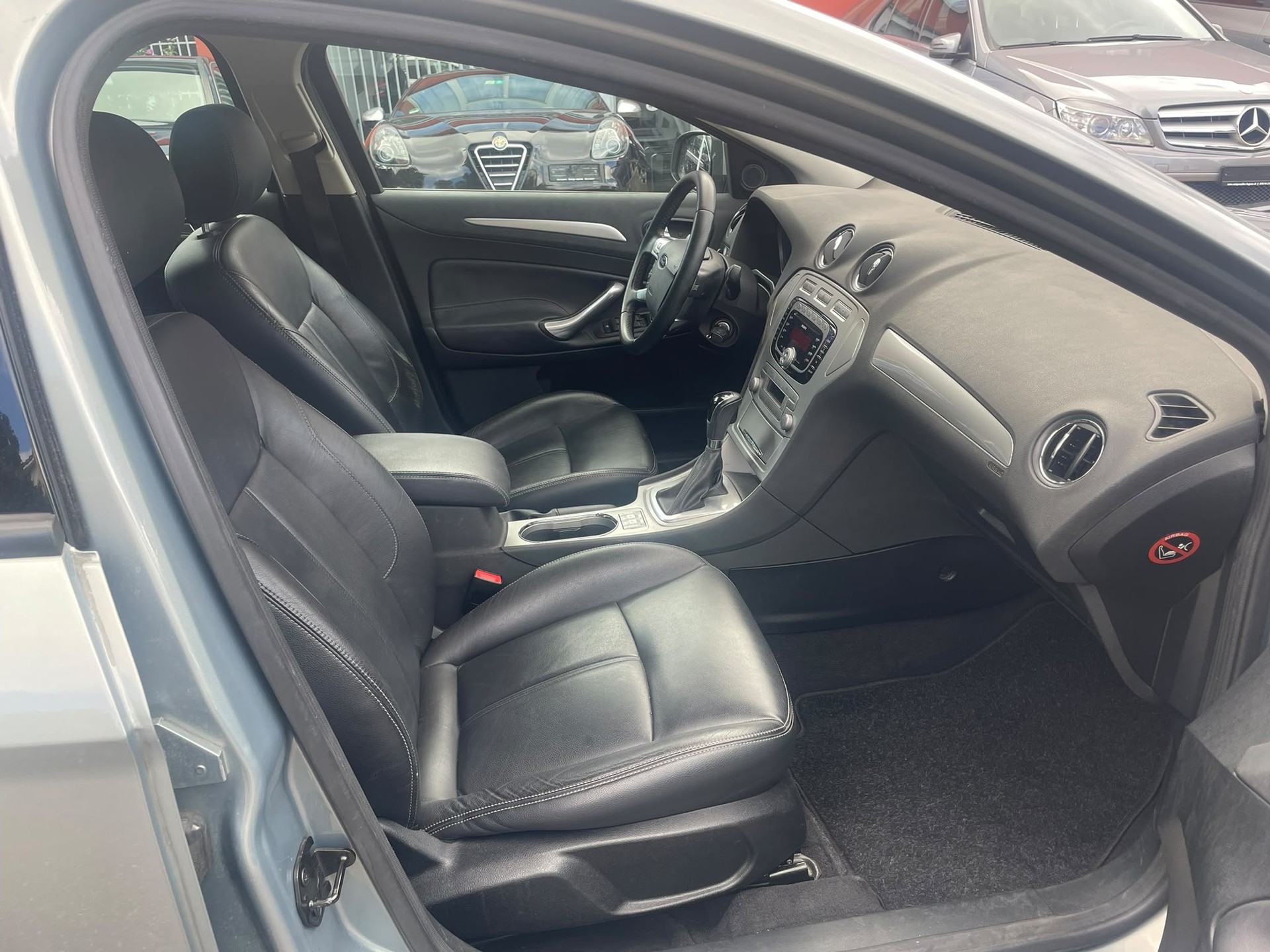 FORD Mondeo 2.3i 16V Titanium Executive Automatic-image-7