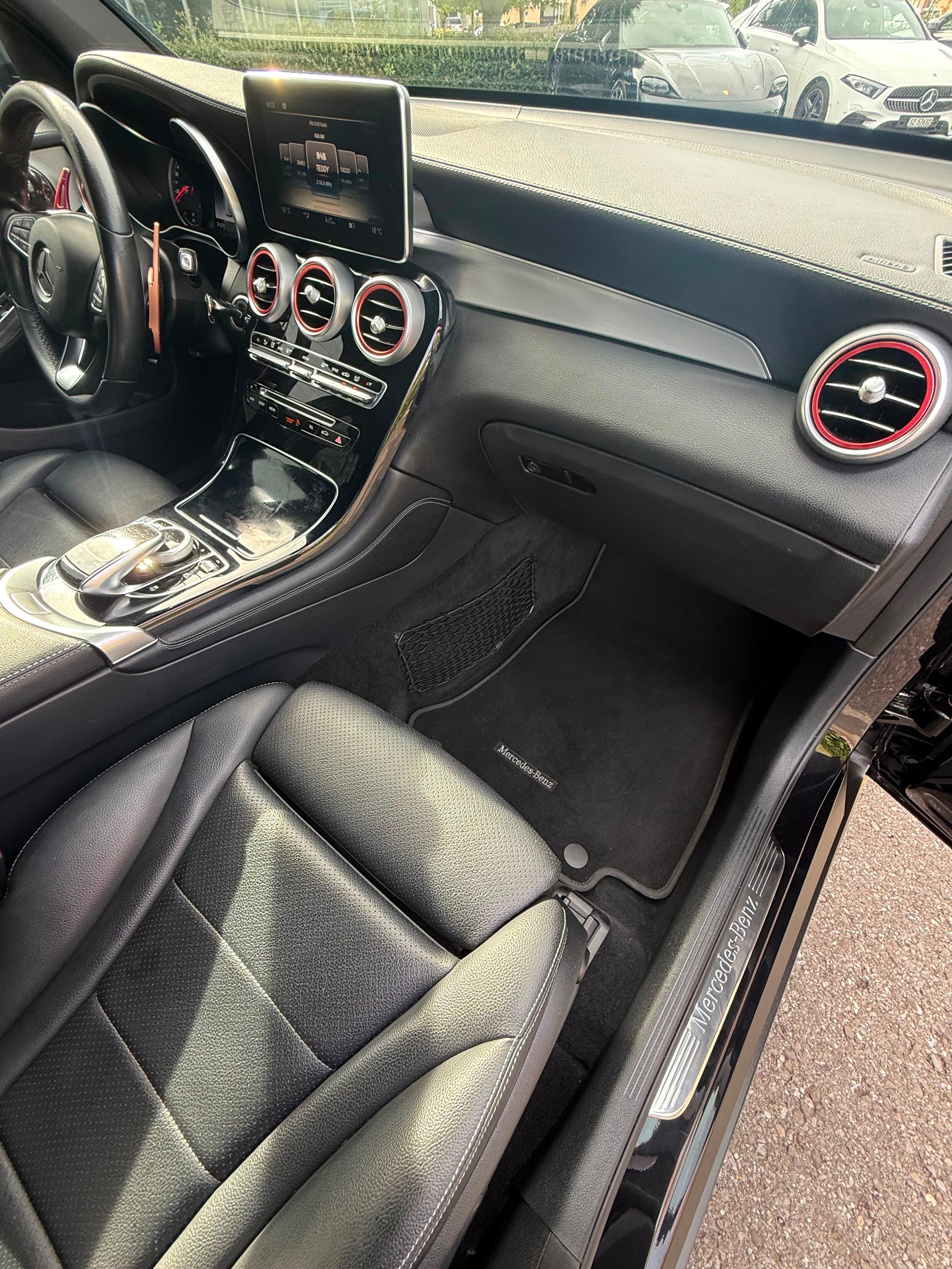 MERCEDES-BENZ GLC 220 d AMG Line 4Matic 9G-Tronic-image-7