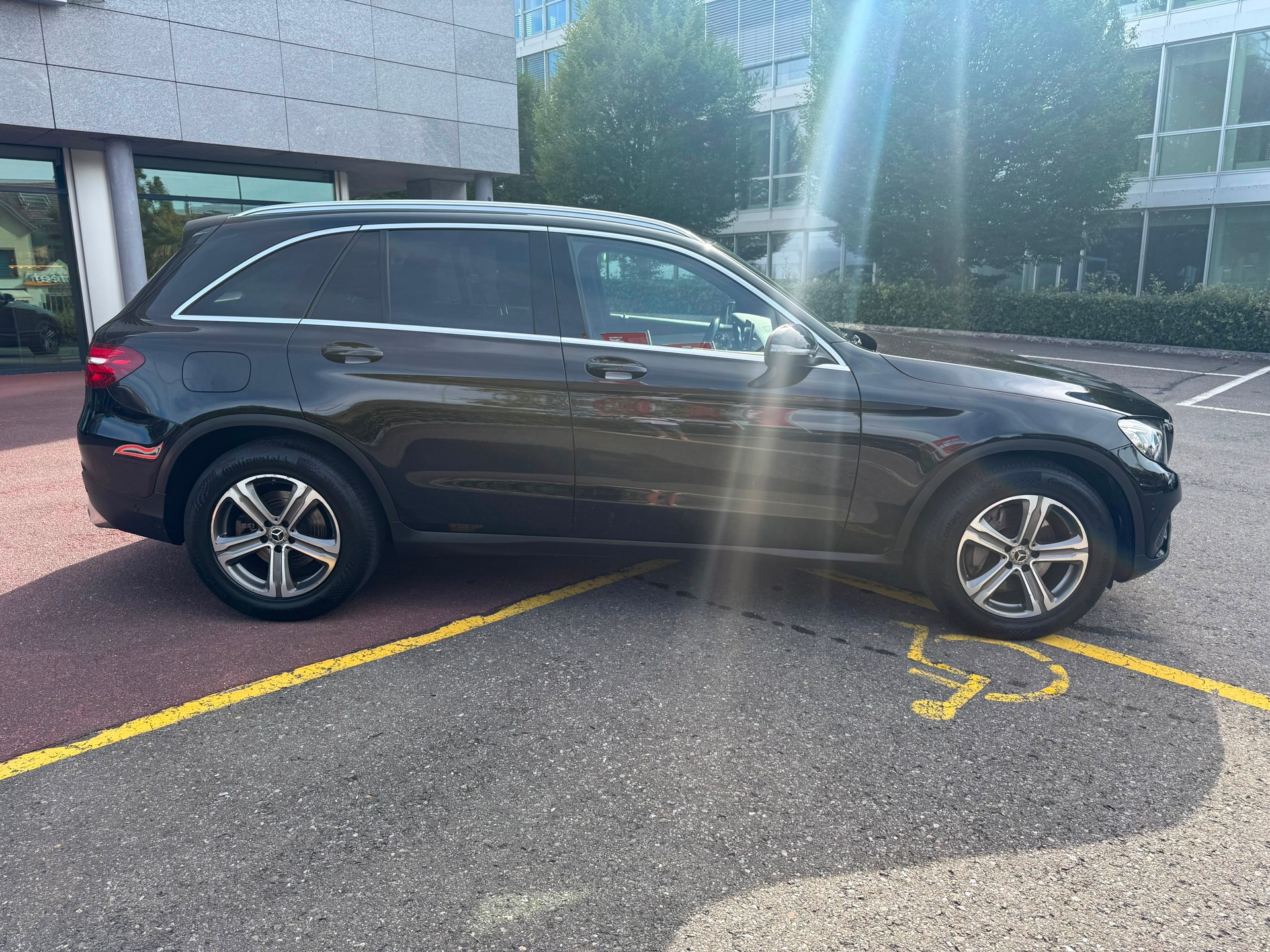 MERCEDES-BENZ GLC 220 d AMG Line 4Matic 9G-Tronic-image-6