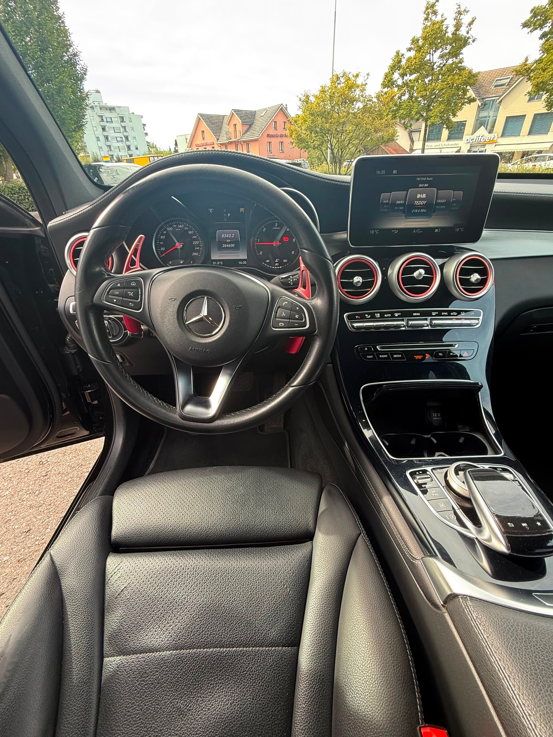 MERCEDES-BENZ GLC 220 d AMG Line 4Matic 9G-Tronic-image-9