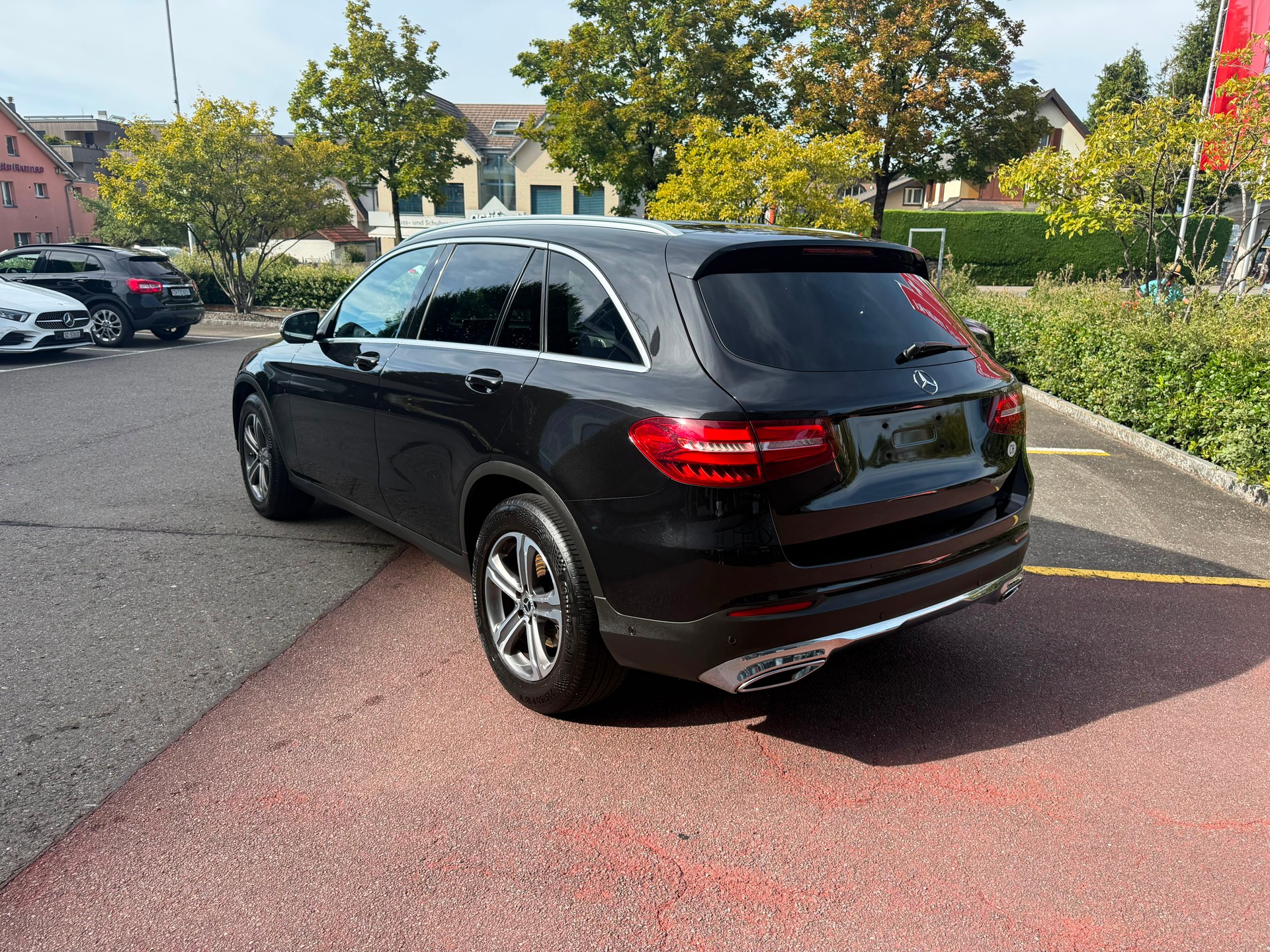 MERCEDES-BENZ GLC 220 d AMG Line 4Matic 9G-Tronic-image-2