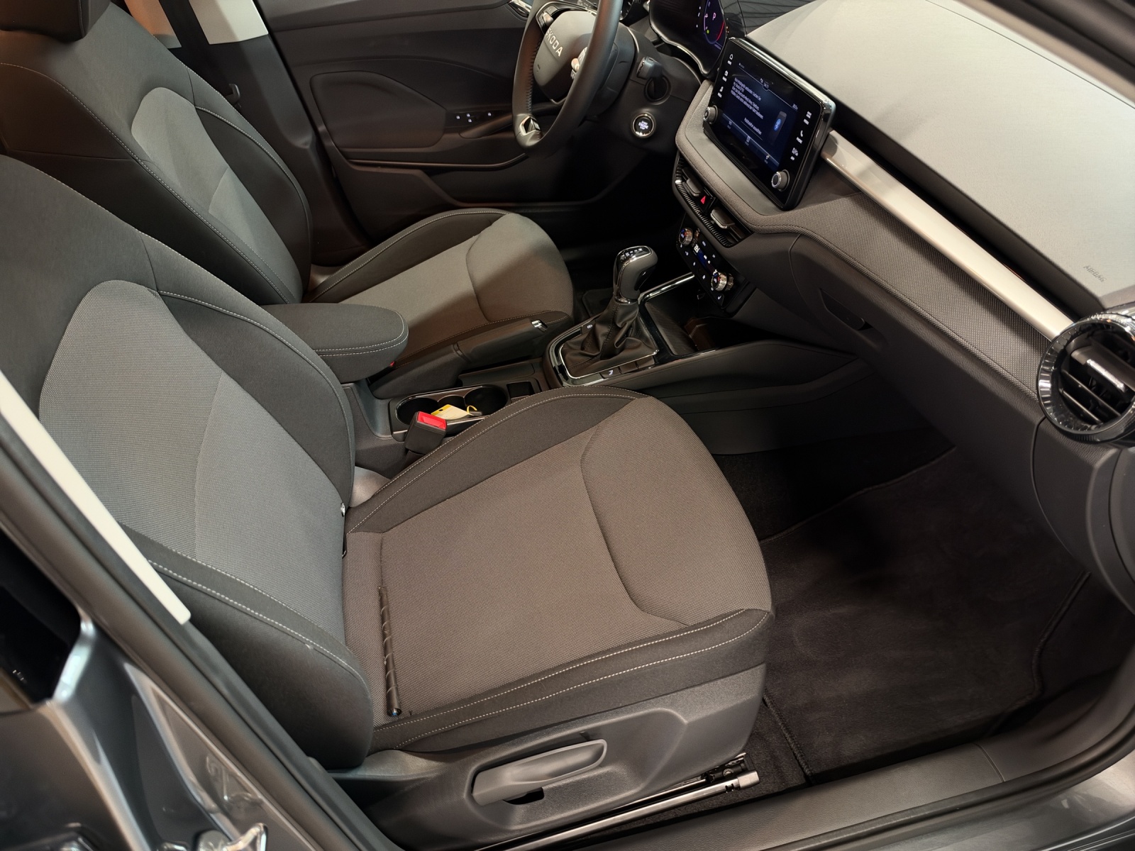 SKODA Fabia 1.0 TSI Dynamic DSG-image-12