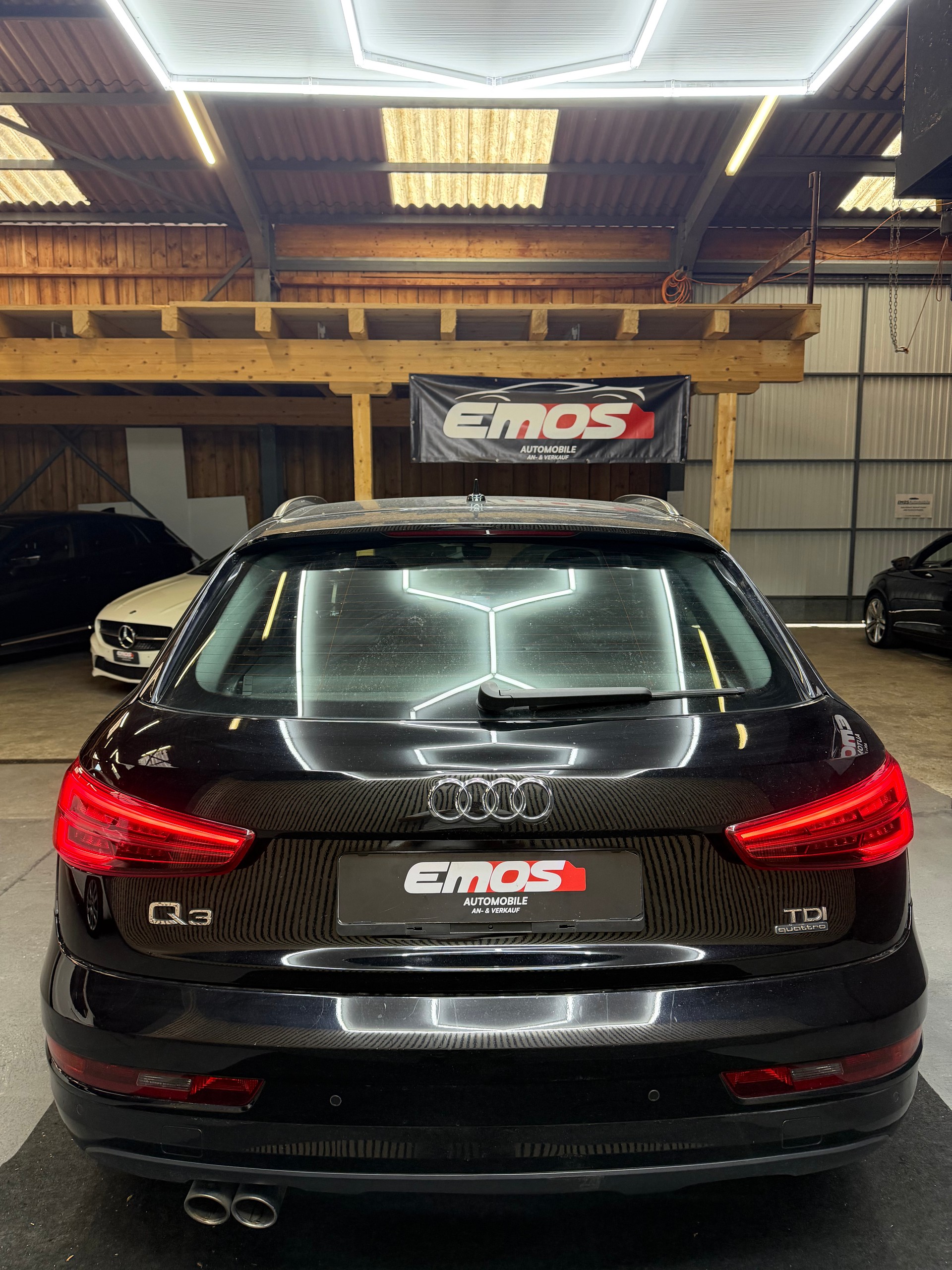 AUDI Q3 2.0 TDI quattro S-tronic-image-5