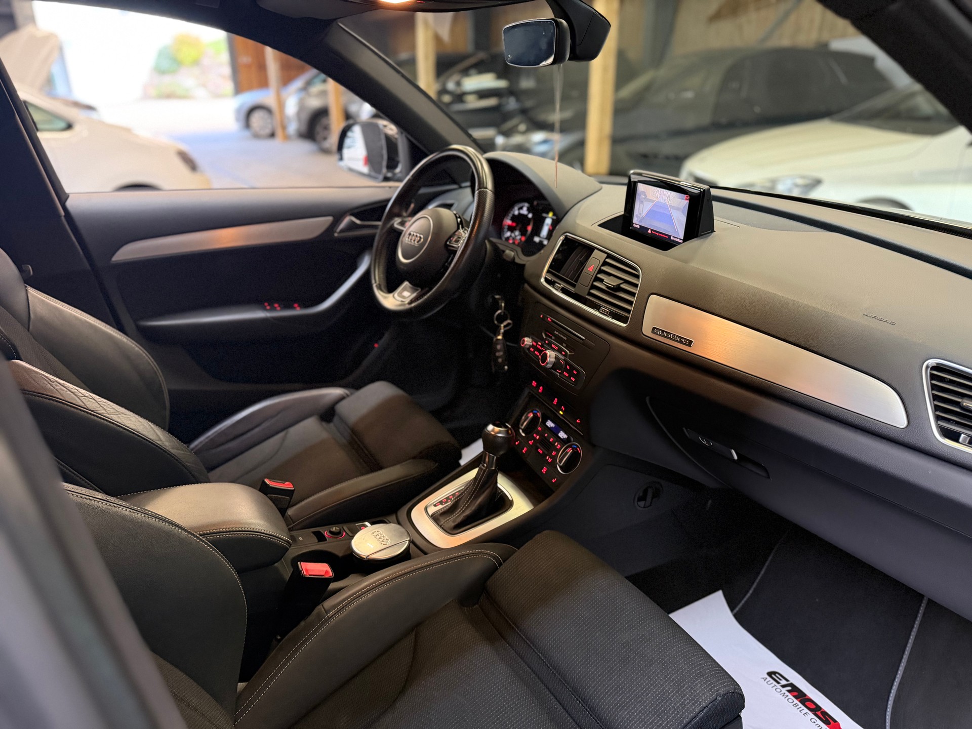 AUDI Q3 2.0 TDI quattro S-tronic-image-8