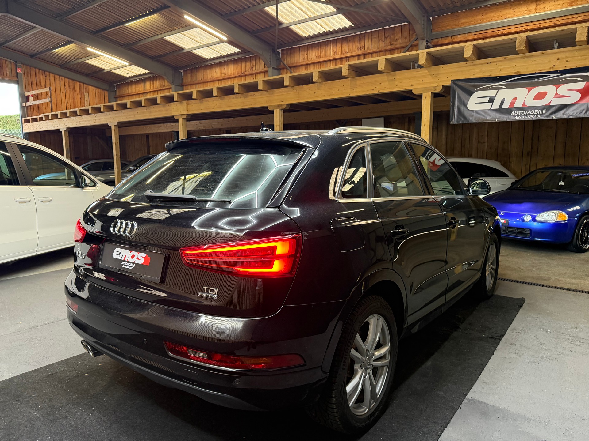 AUDI Q3 2.0 TDI quattro S-tronic-image-4