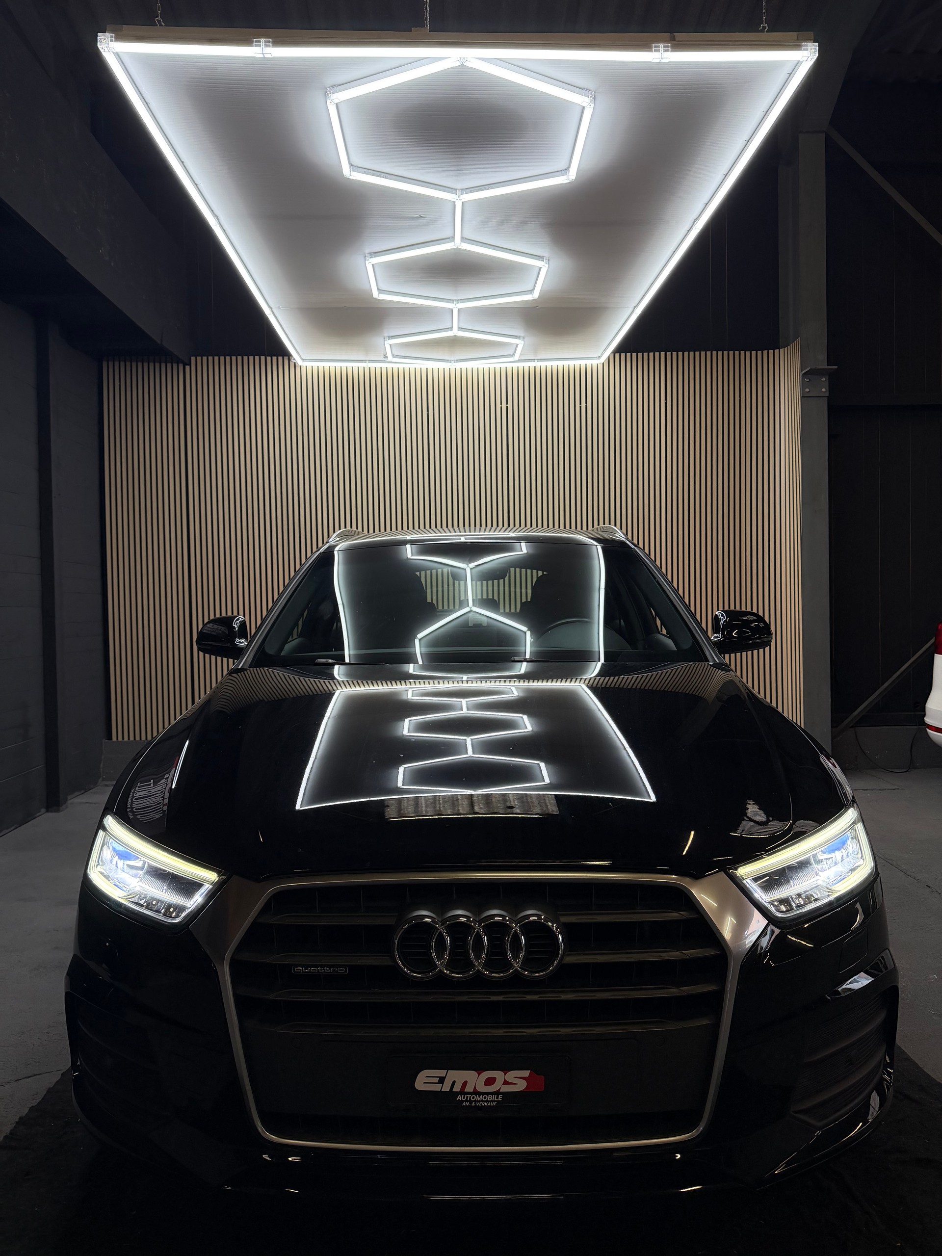 AUDI Q3 2.0 TDI quattro S-tronic-image-2
