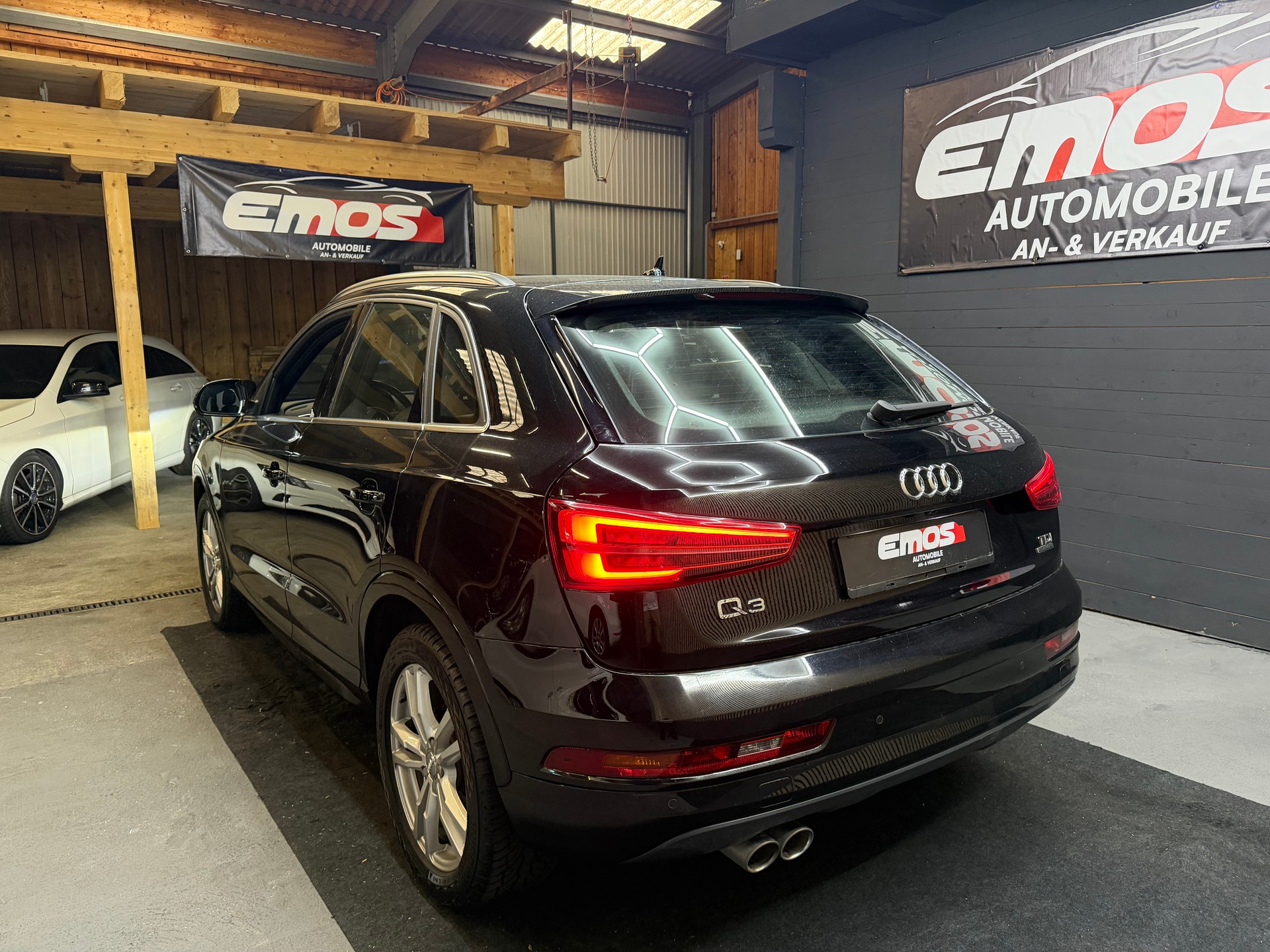 AUDI Q3 2.0 TDI quattro S-tronic-image-3
