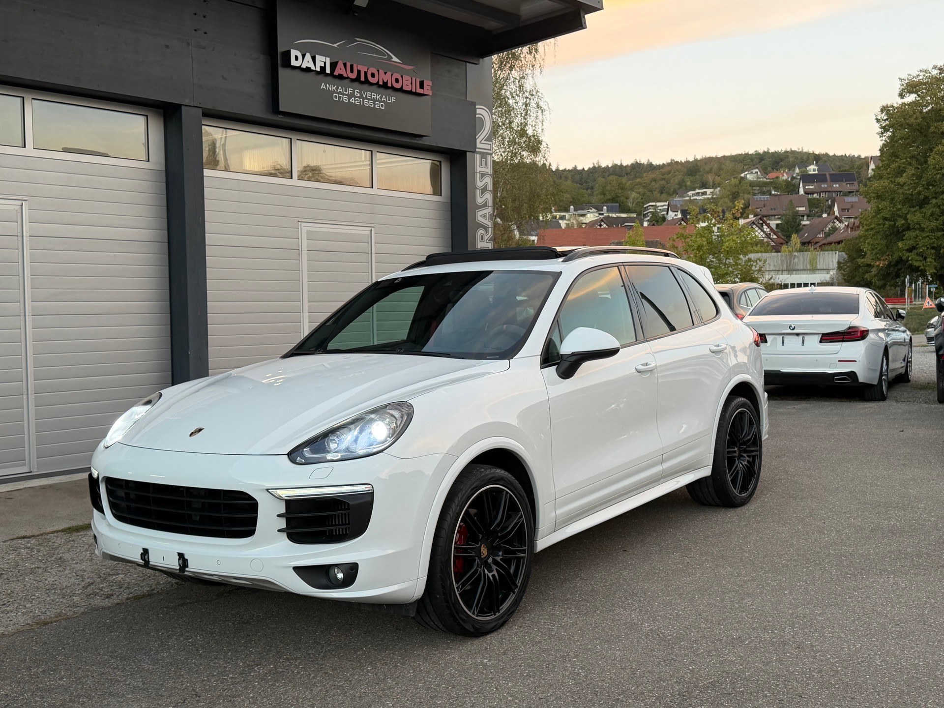 PORSCHE CAYENNE-image-0
