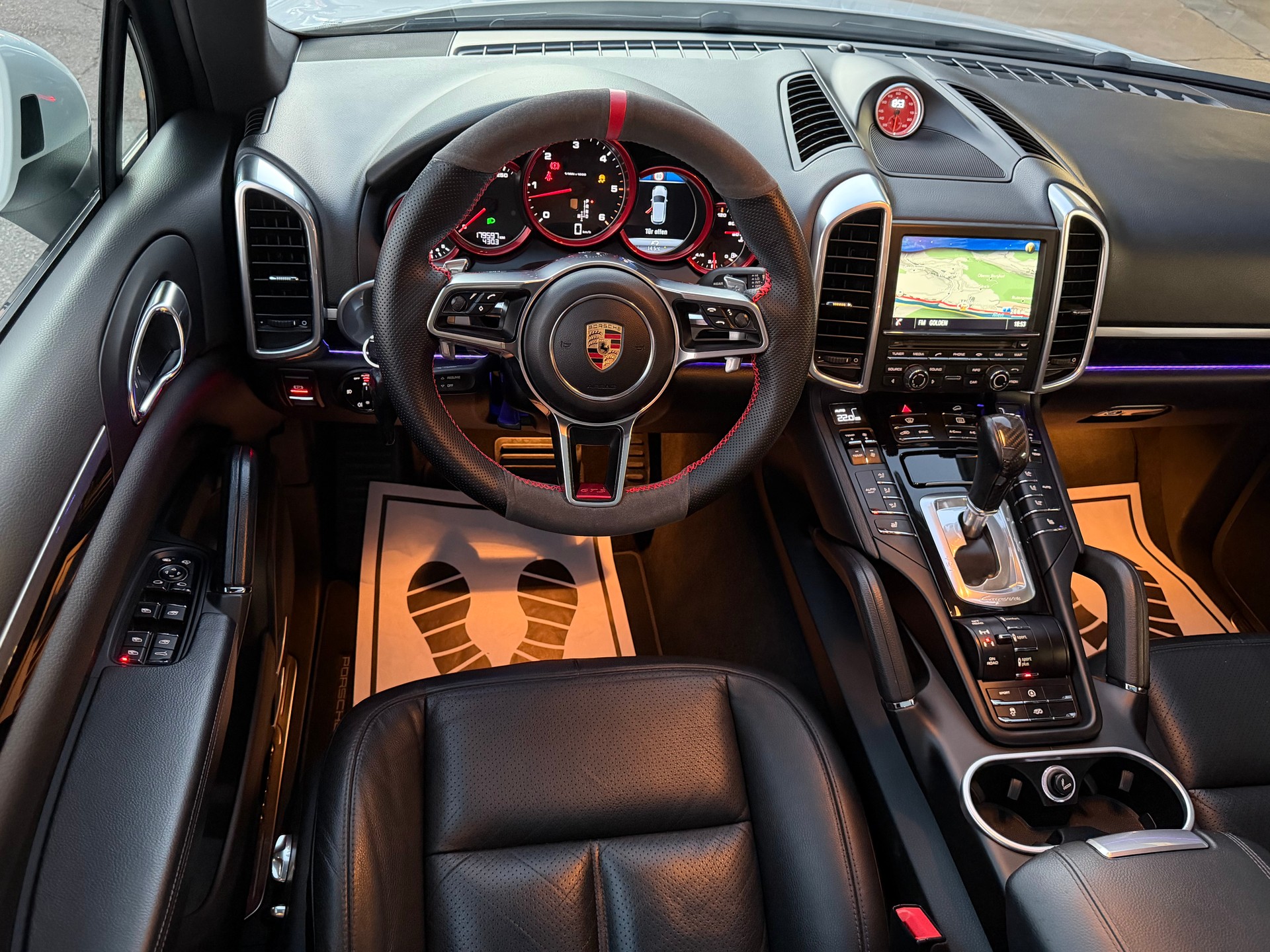 PORSCHE CAYENNE-image-13