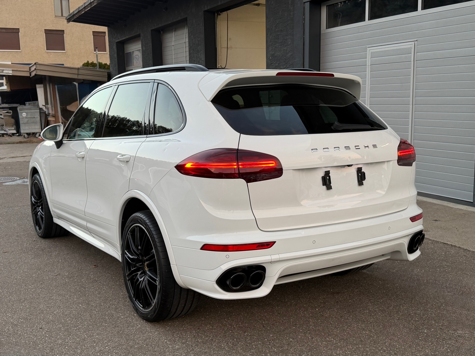 PORSCHE CAYENNE-image-4