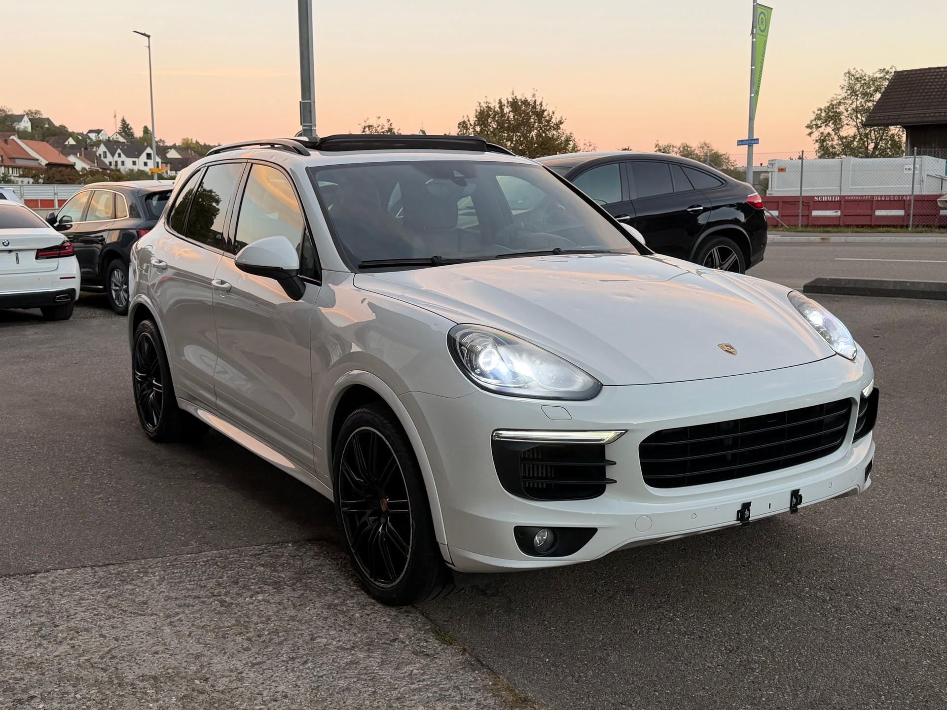 PORSCHE CAYENNE-image-2