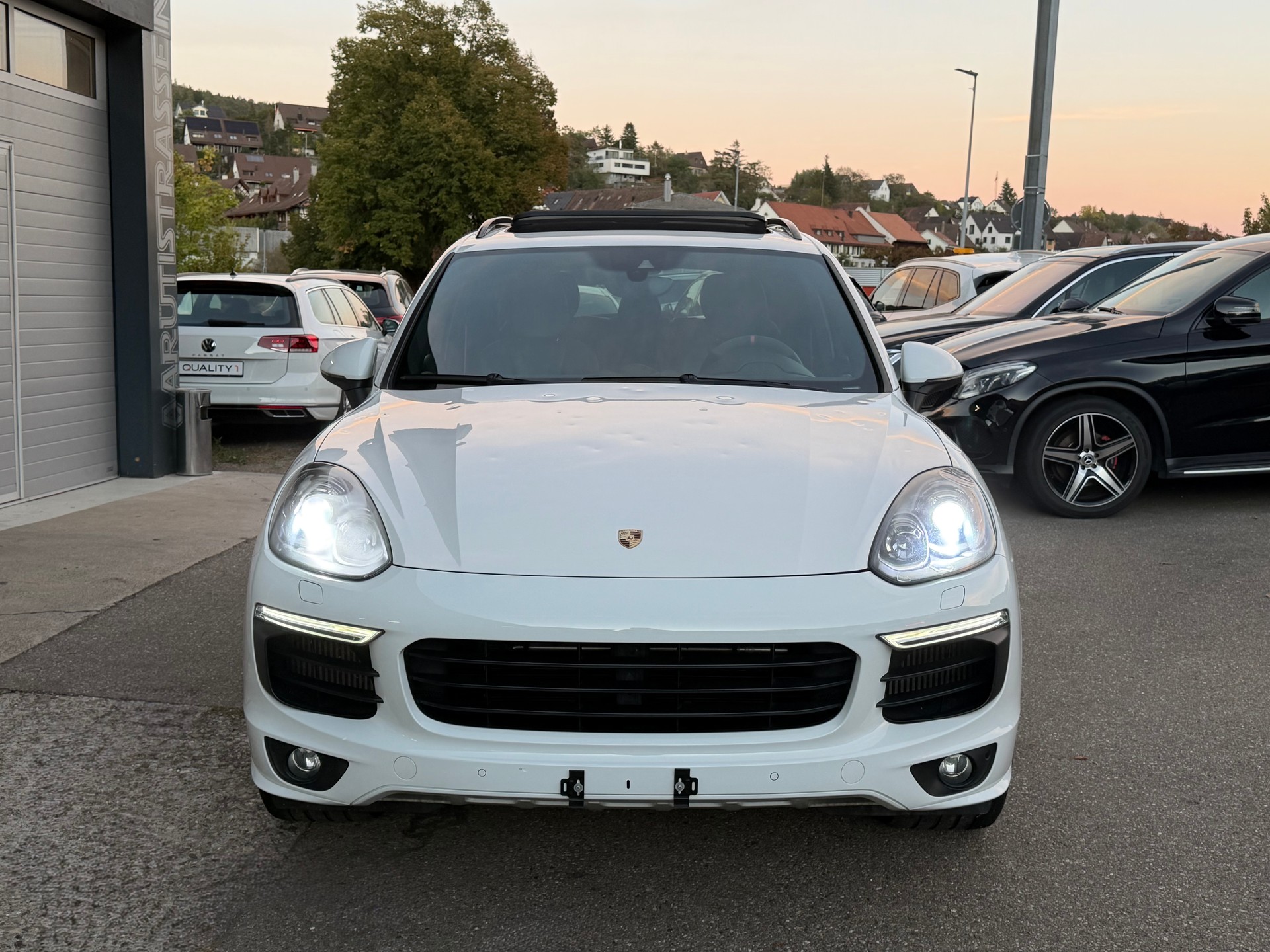 PORSCHE CAYENNE-image-1