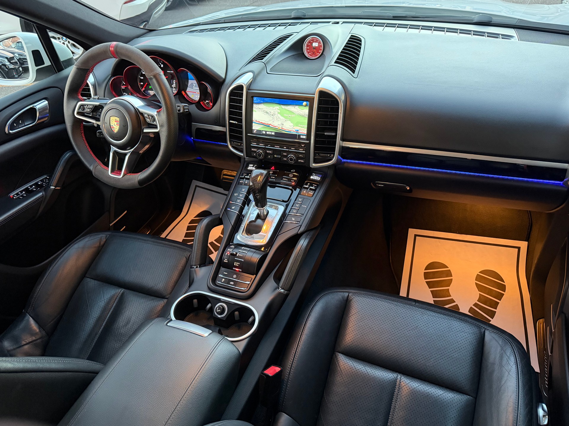 PORSCHE CAYENNE-image-12