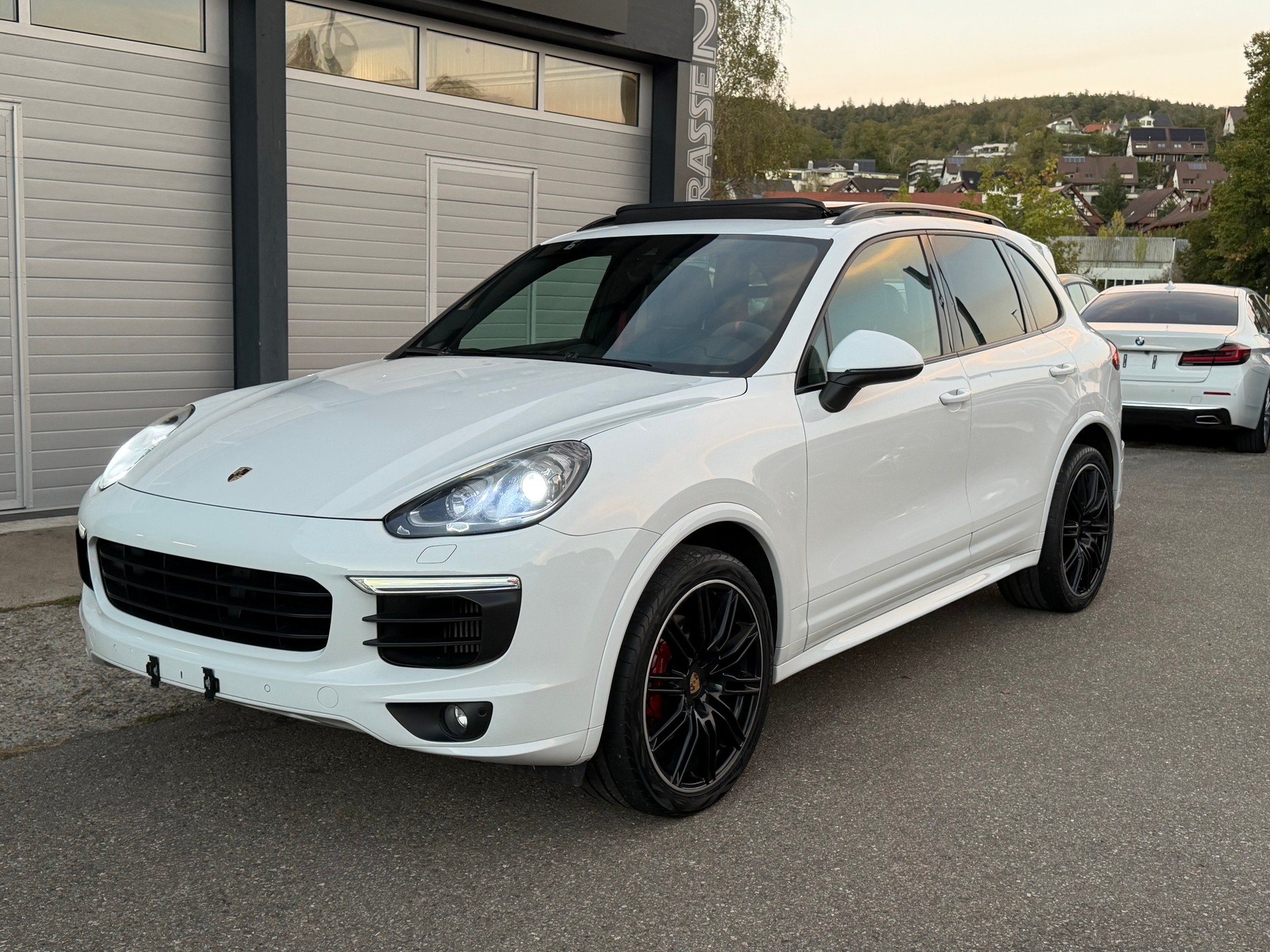 PORSCHE CAYENNE-image-3
