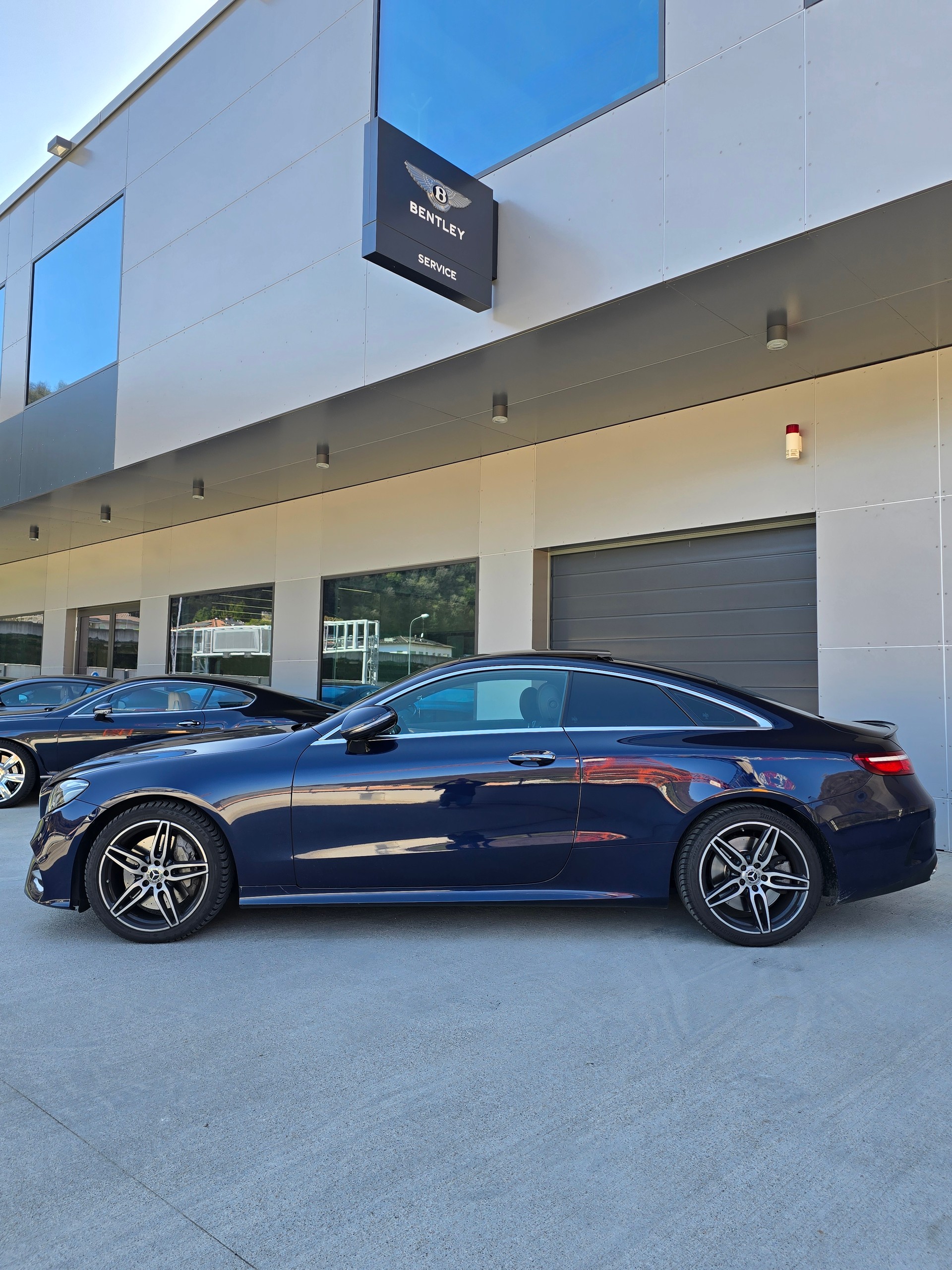 MERCEDES-BENZ E 400 AMG Line 4matic-image-4