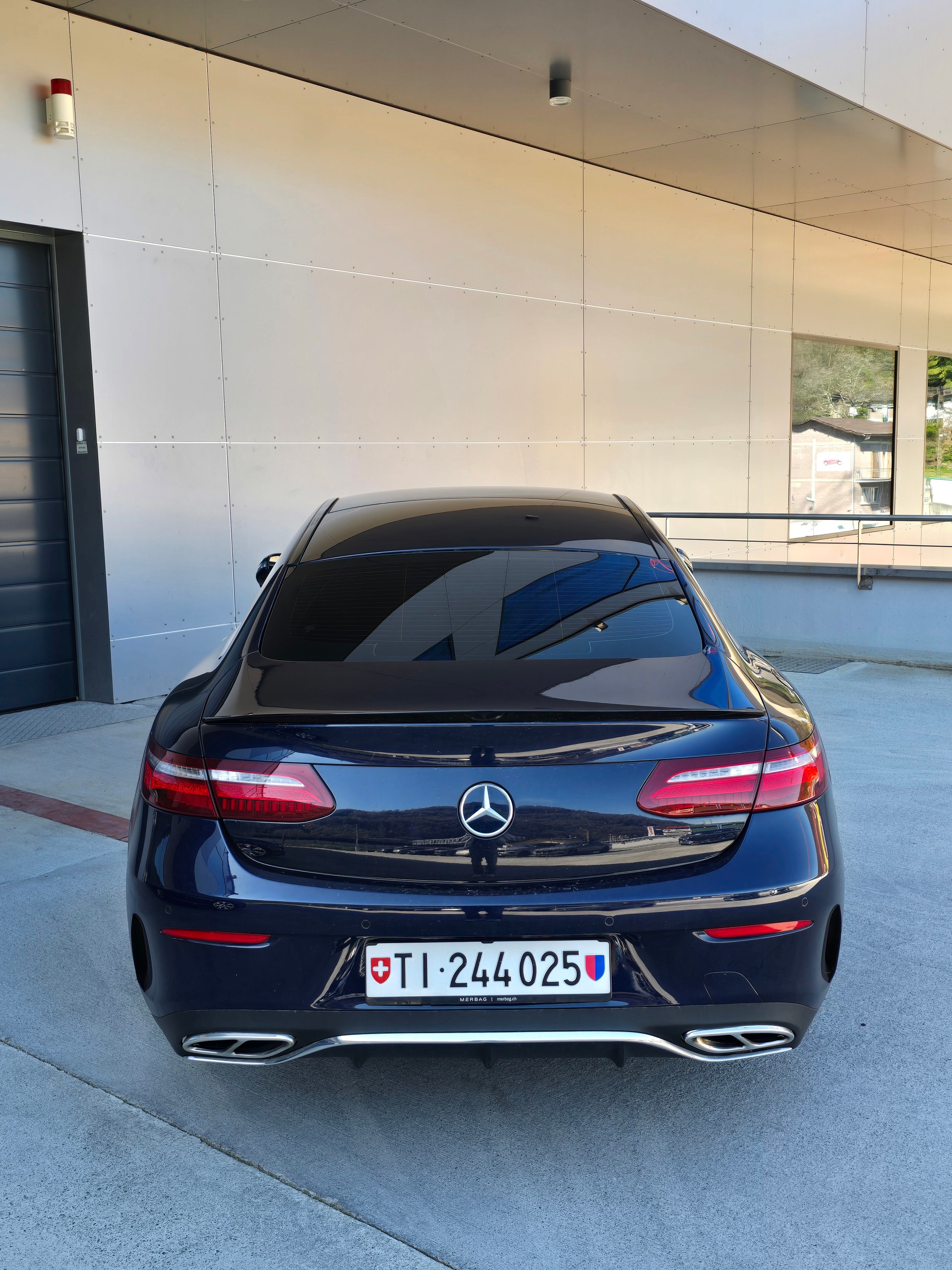 MERCEDES-BENZ E 400 AMG Line 4matic-image-3