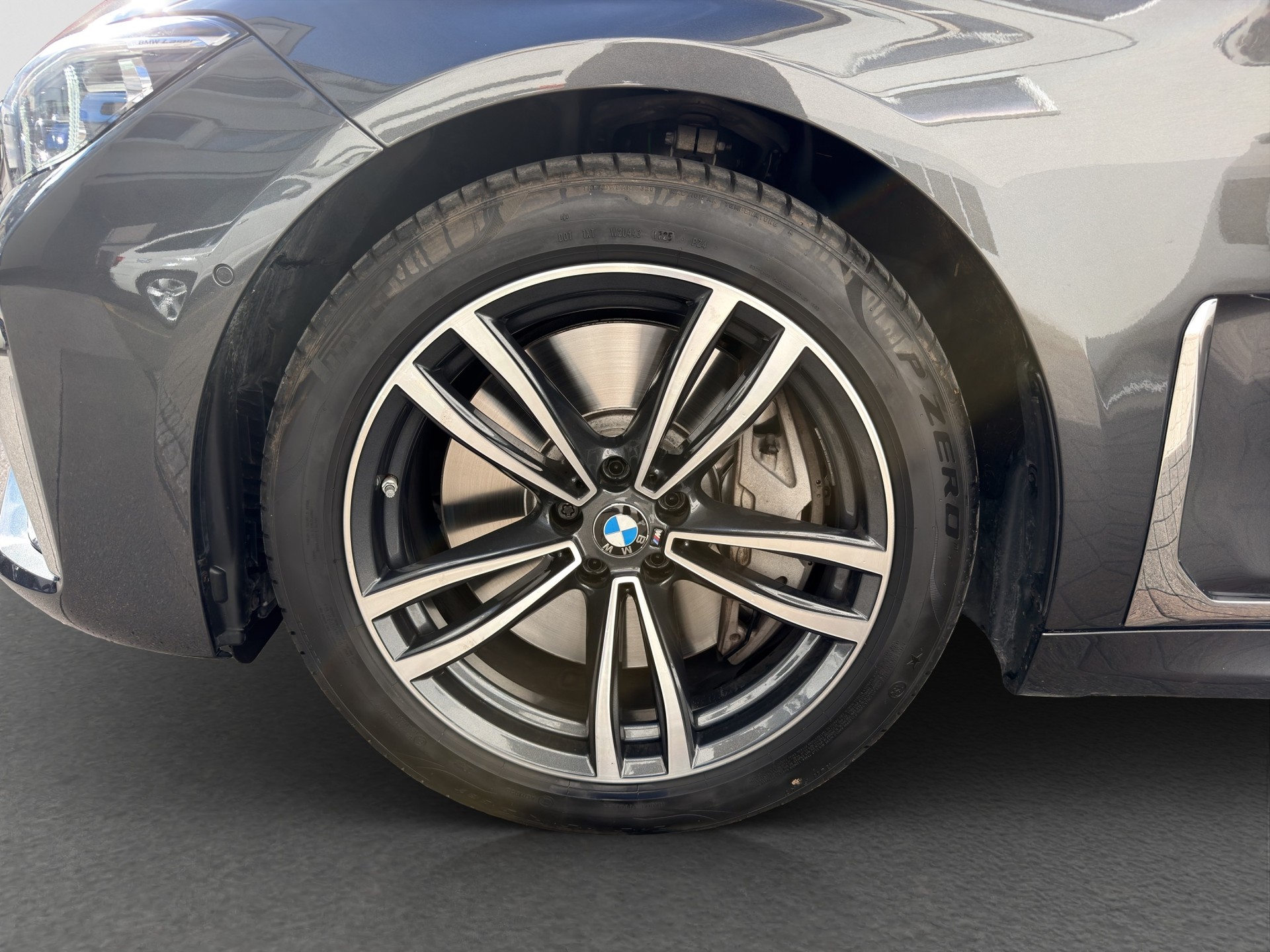 BMW 750i xDrive M Sport Steptronic-image-10