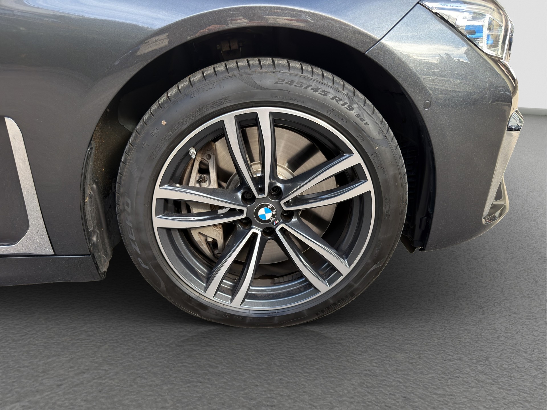 BMW 750i xDrive M Sport Steptronic-image-11