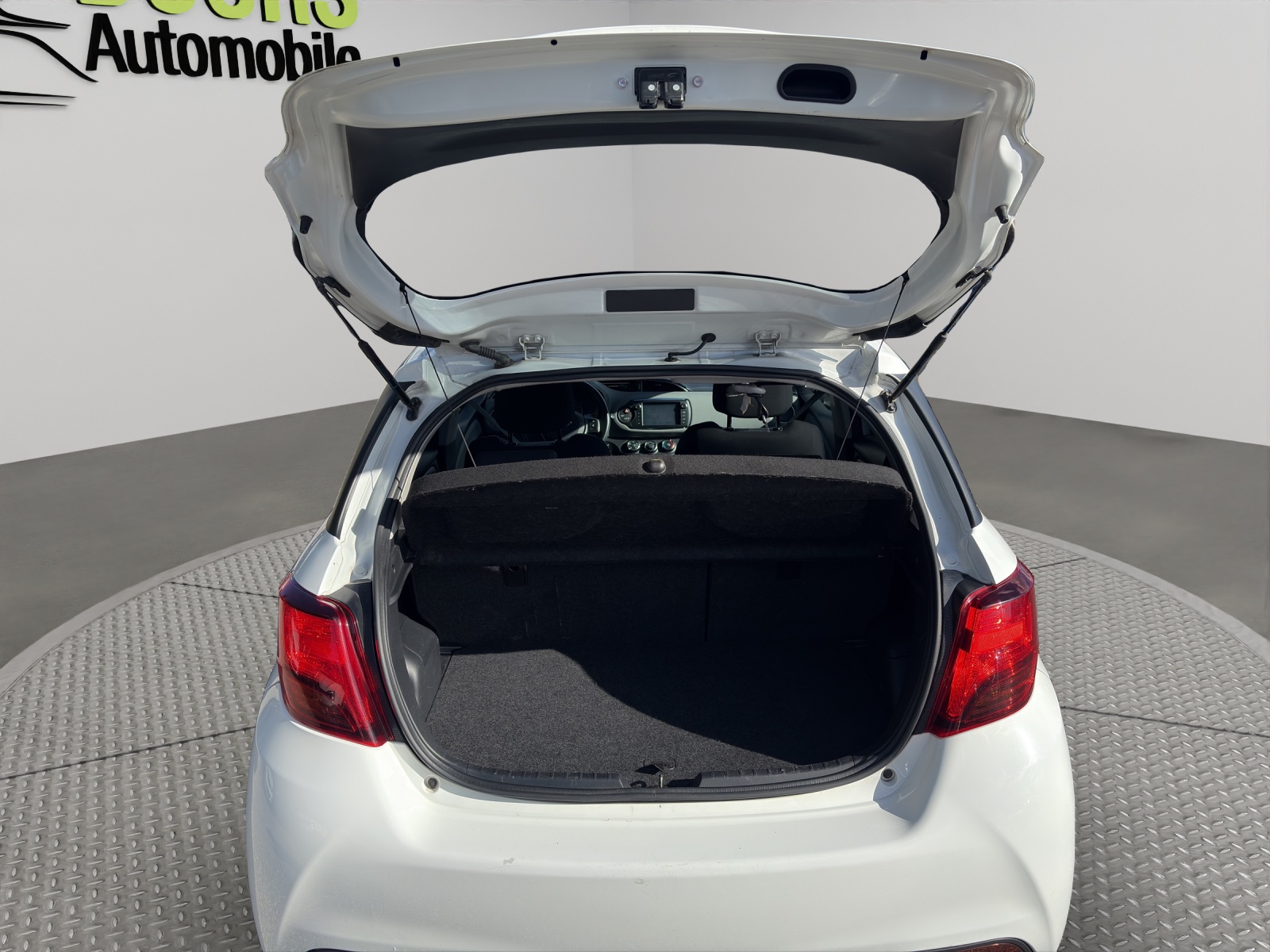 TOYOTA Yaris 1.33 Sol Premium-image-18