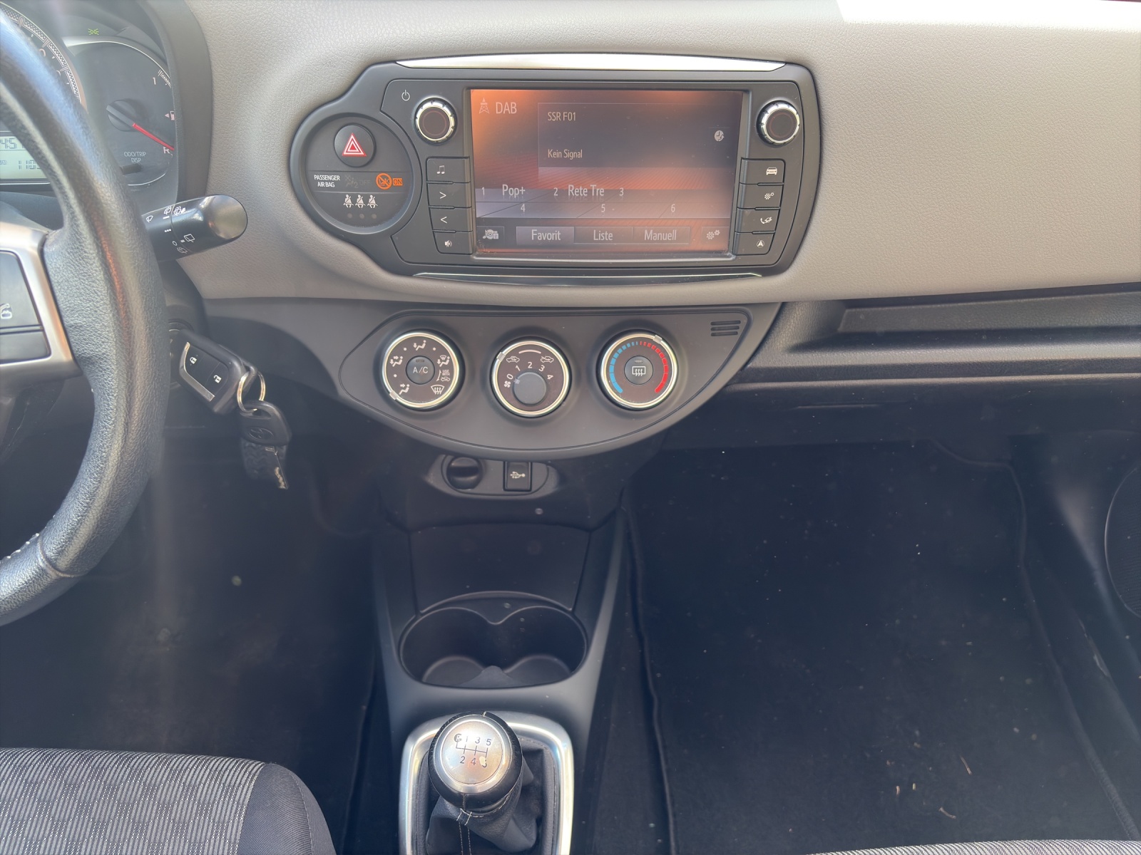TOYOTA Yaris 1.33 Sol Premium-image-15