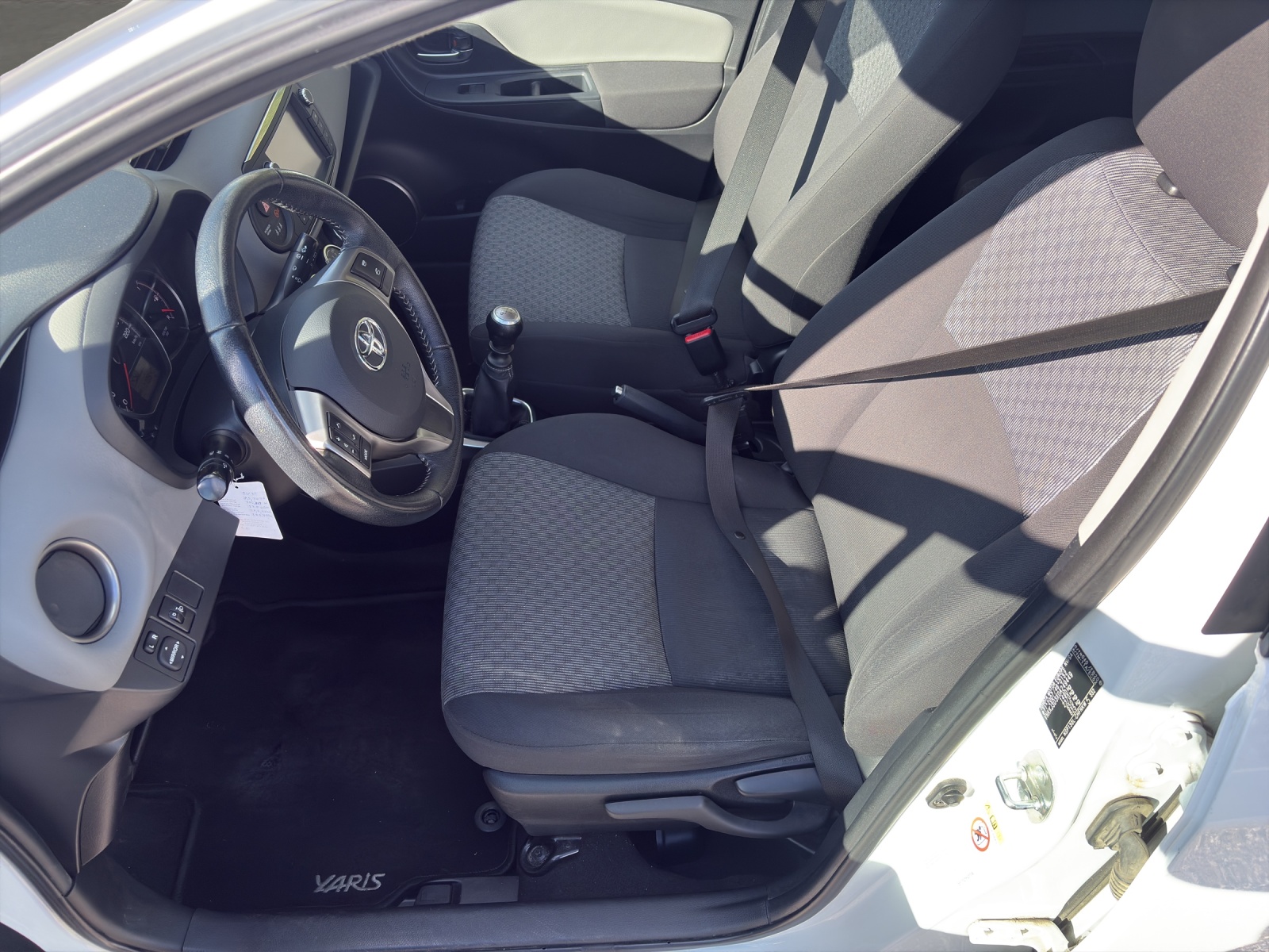 TOYOTA Yaris 1.33 Sol Premium-image-9