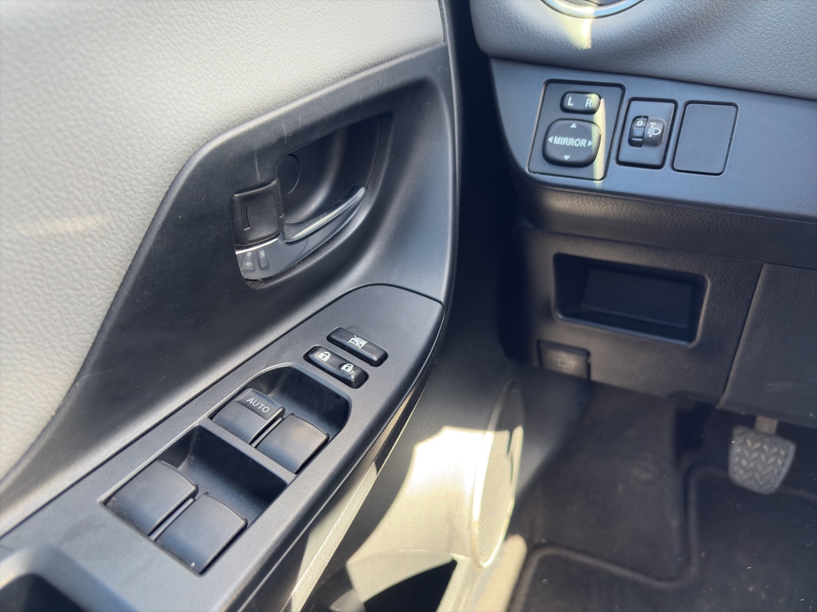 TOYOTA Yaris 1.33 Sol Premium-image-14