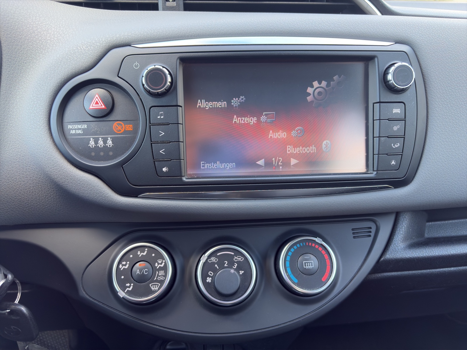 TOYOTA Yaris 1.33 Sol Premium-image-11