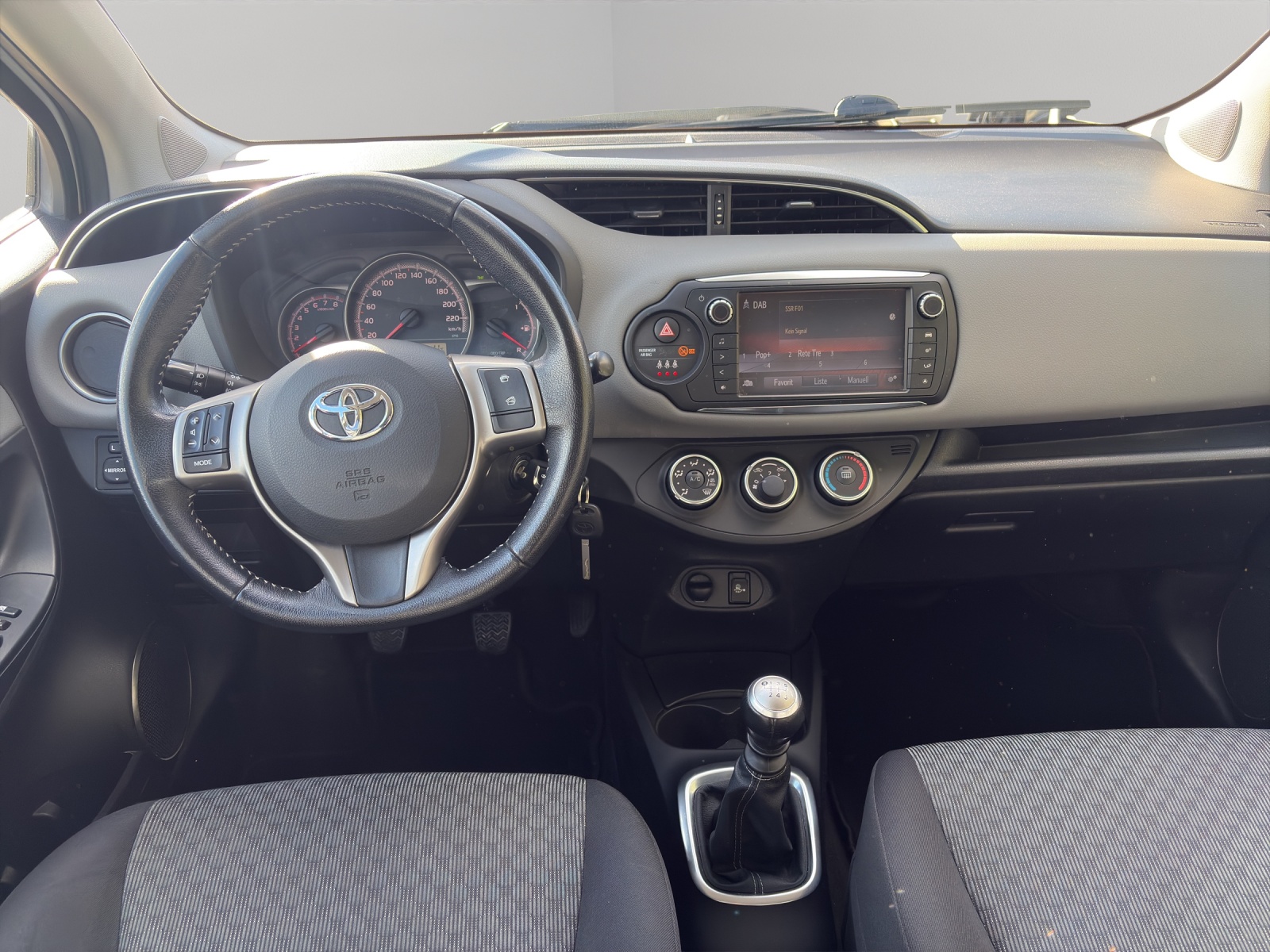 TOYOTA Yaris 1.33 Sol Premium-image-10