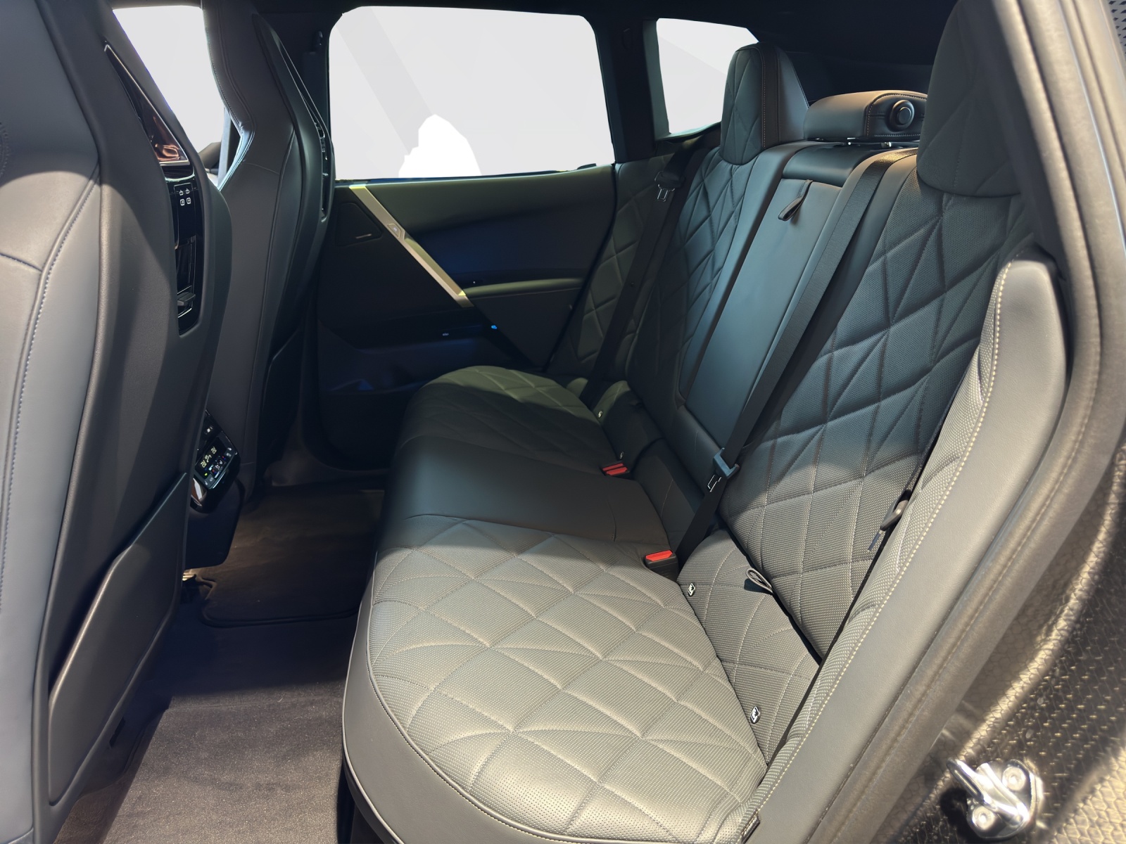 BMW iX xDrive50-image-11