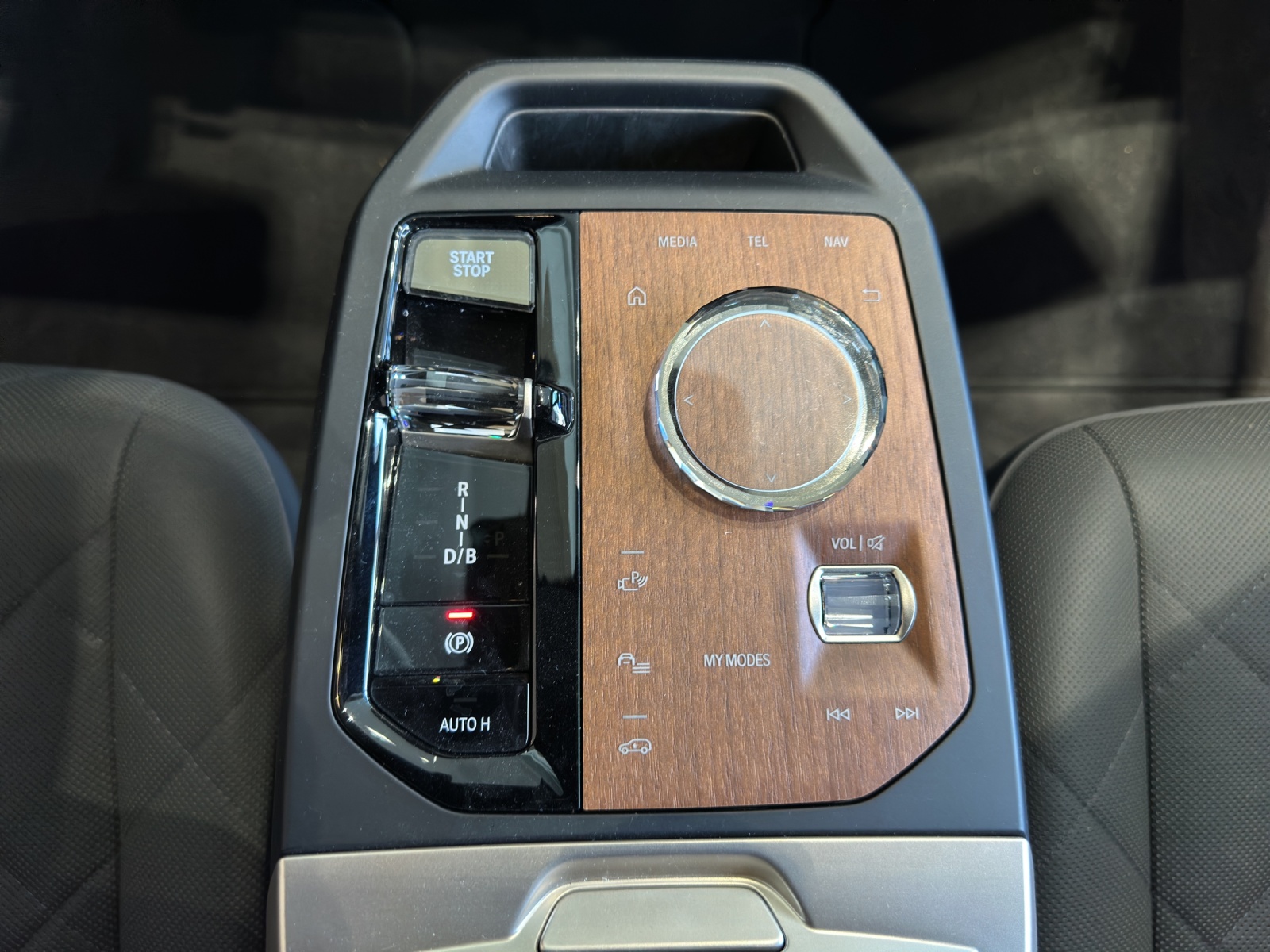 BMW iX xDrive50-image-9