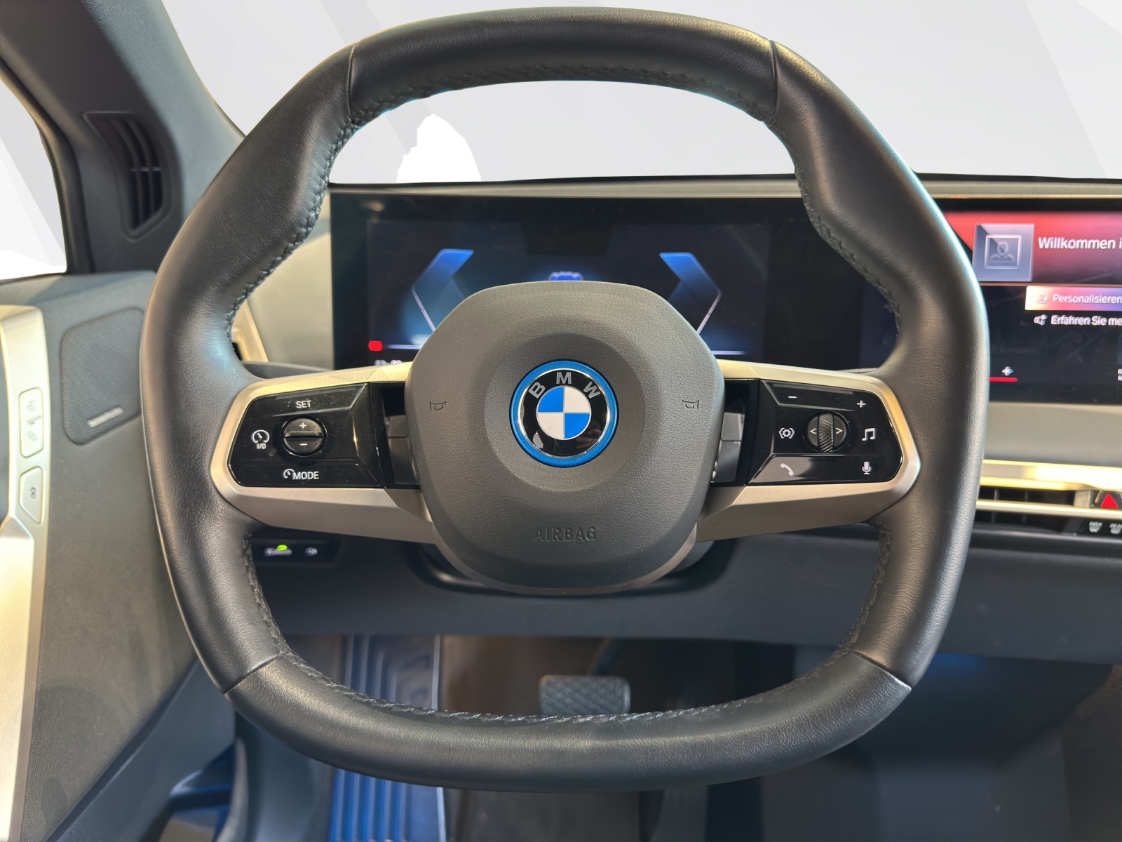 BMW iX xDrive50-image-7
