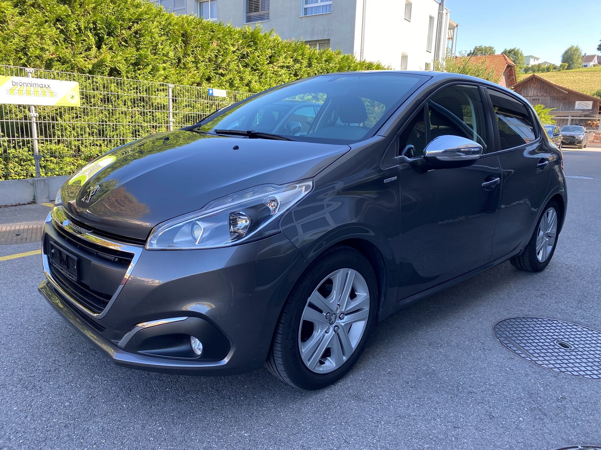 PEUGEOT 208 1.2 PureTech Style-image-0