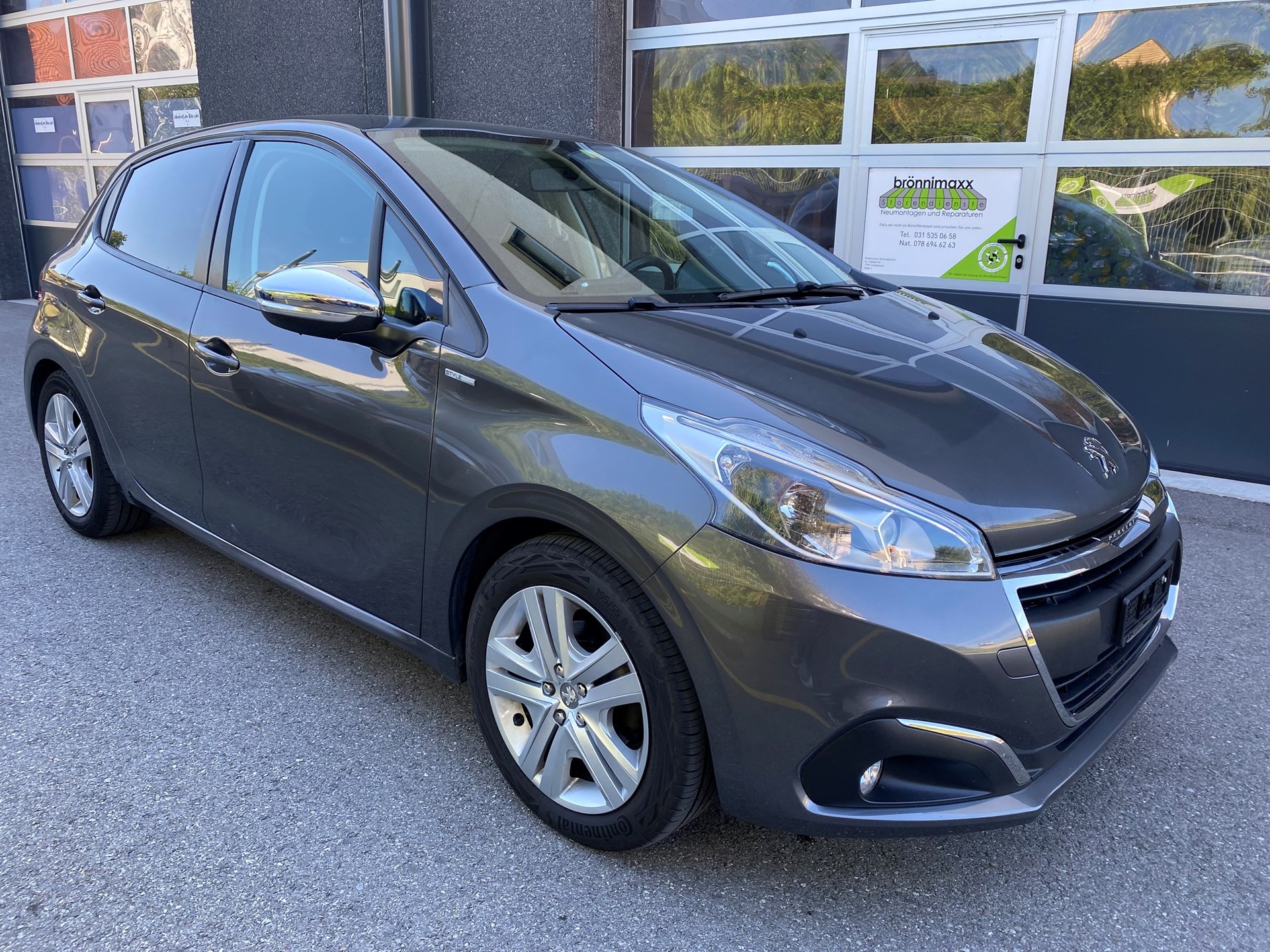 PEUGEOT 208 1.2 PureTech Style-image-2