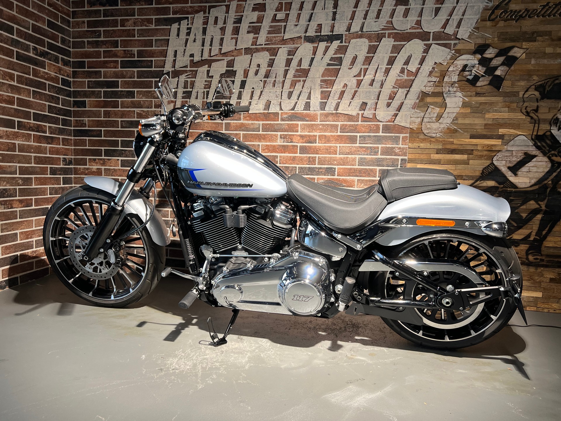 HARLEY-DAVIDSON FXBR Breakout 117-showroom-element-1