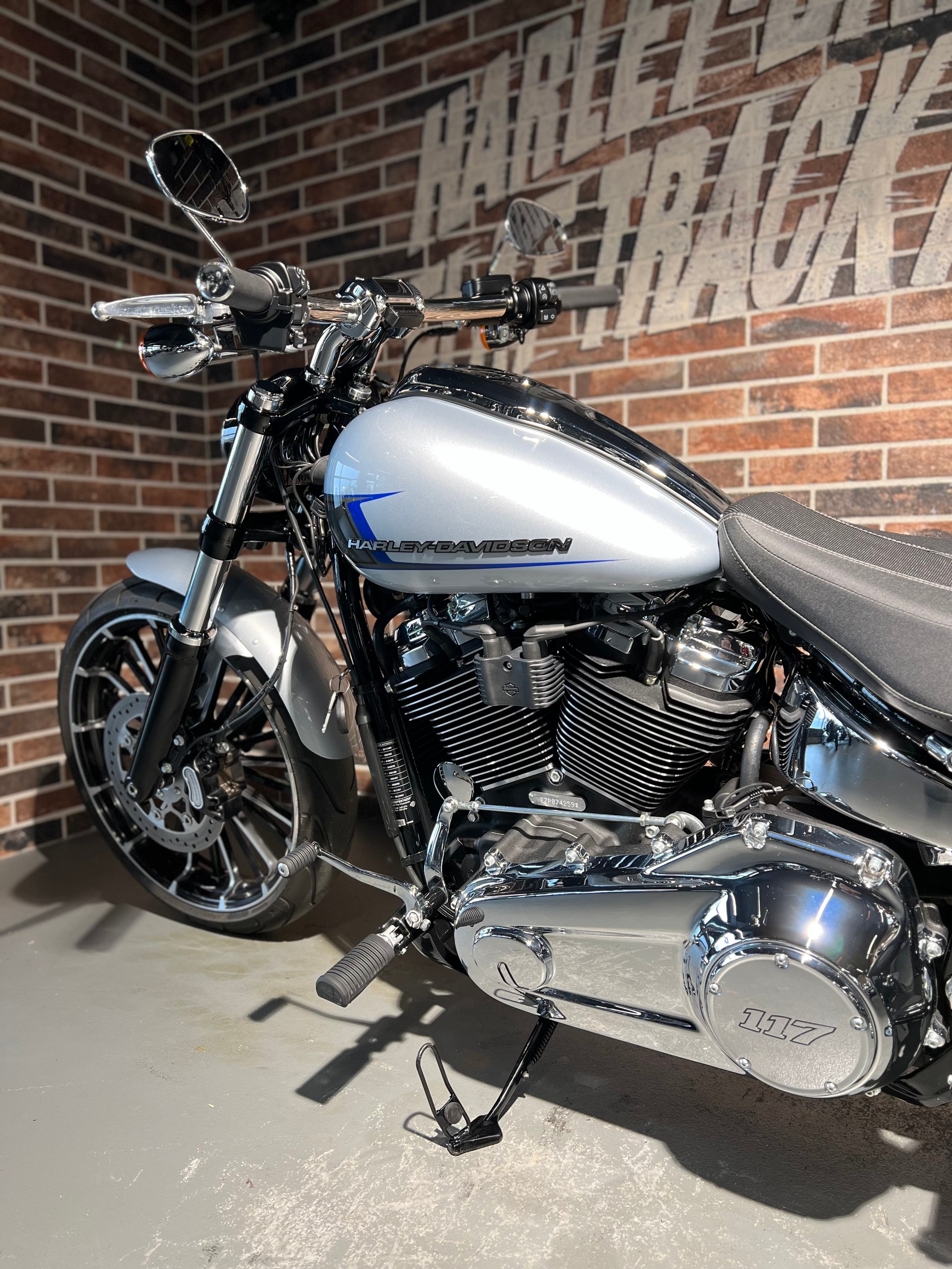 HARLEY-DAVIDSON FXBR Breakout 117-showroom-element-2