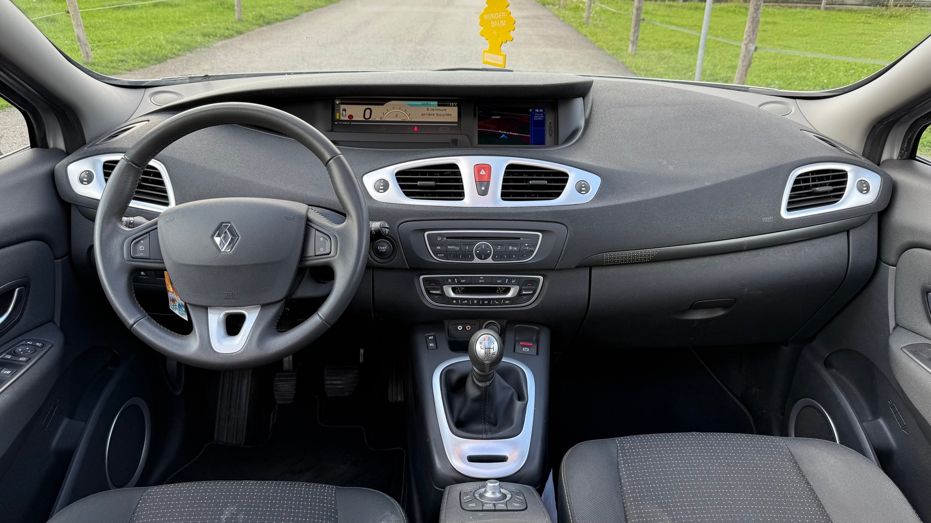 RENAULT Grand Scénic 1.4 16V Turbo Dynamique-image-9