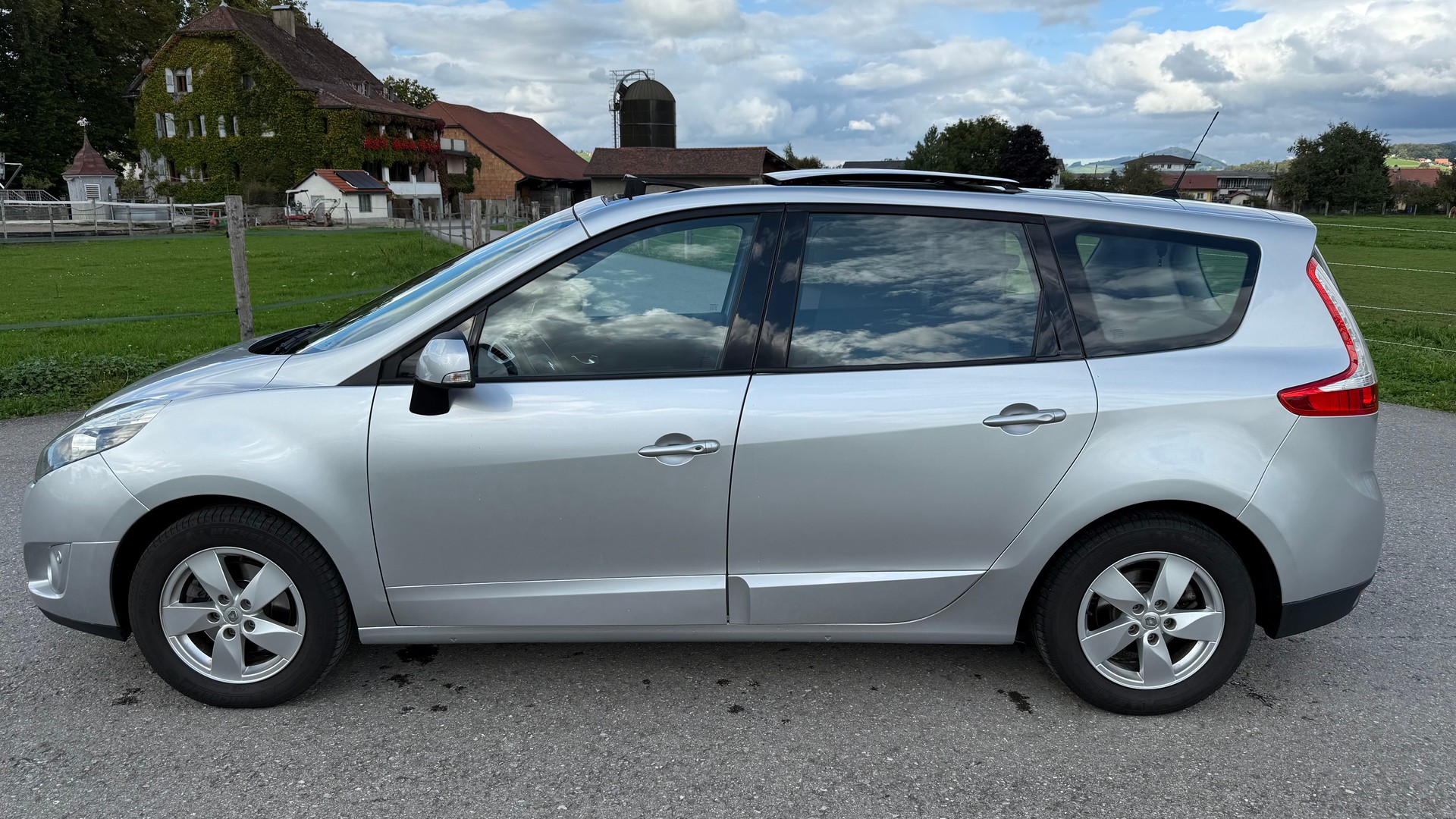 RENAULT Grand Scénic 1.4 16V Turbo Dynamique-image-3
