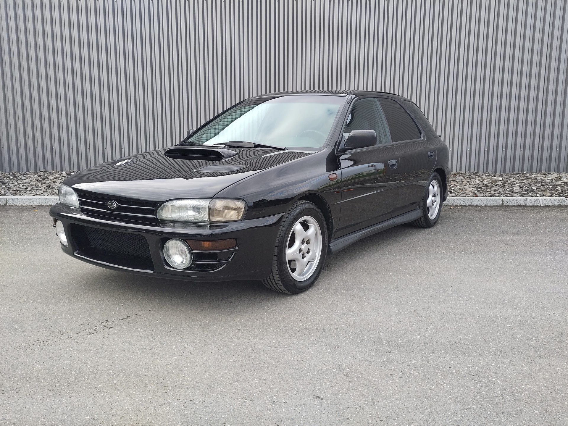 SUBARU Impreza 2.0 Turbo-showroom-element-1