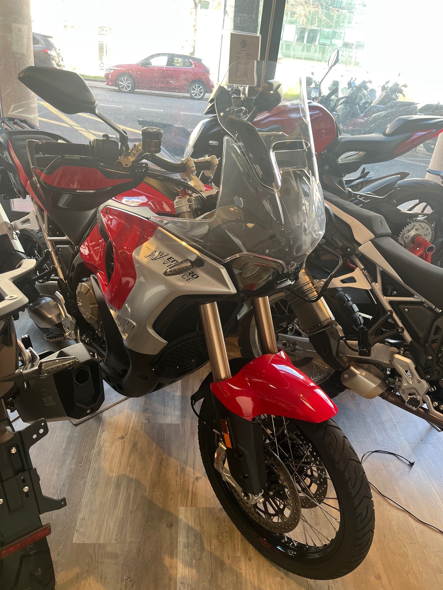 MV AGUSTA Enduro Veloce-image-1