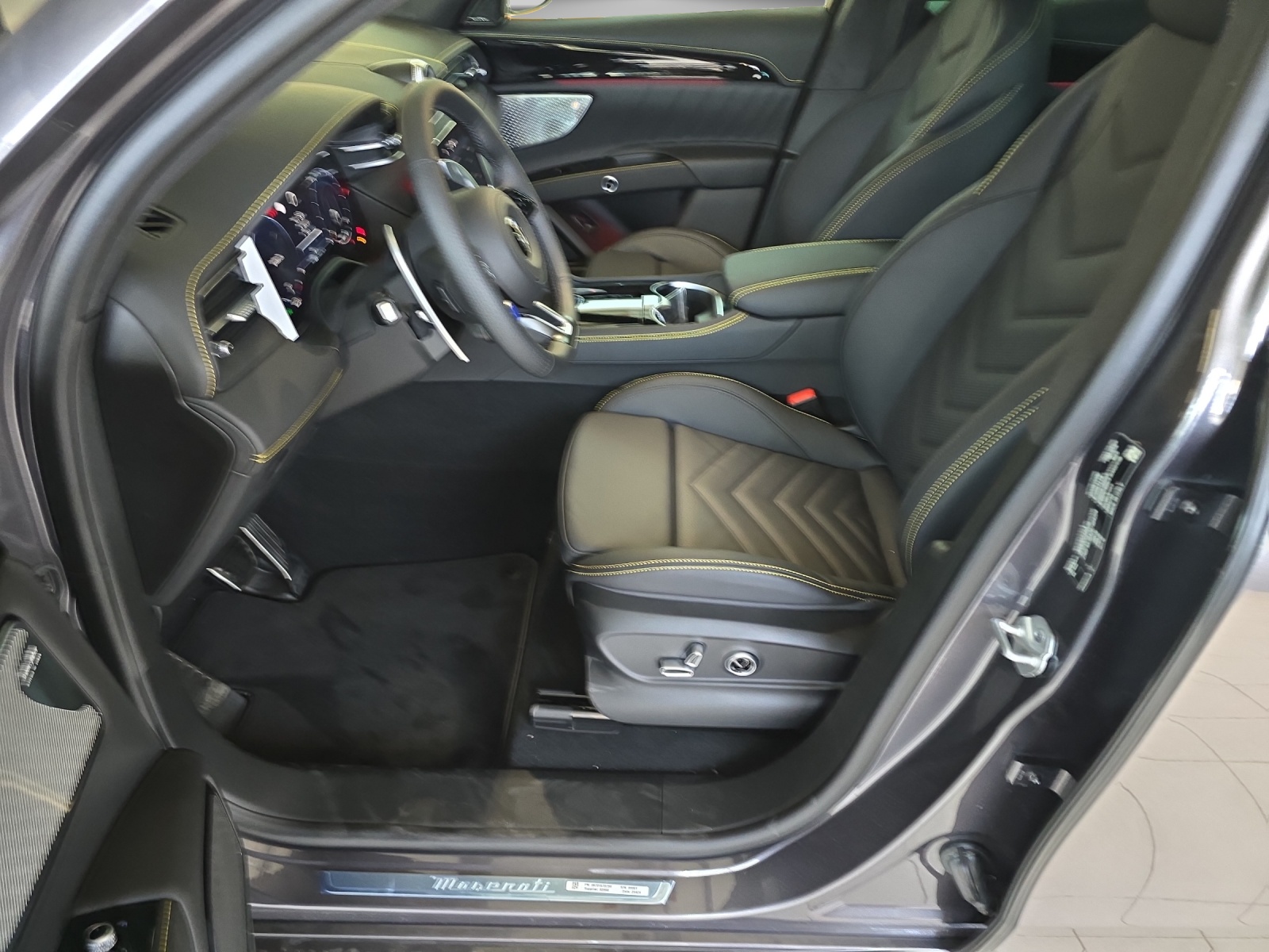 MASERATI Grecale 2.0 MHEV Modena Hybrid Automatica-image-9